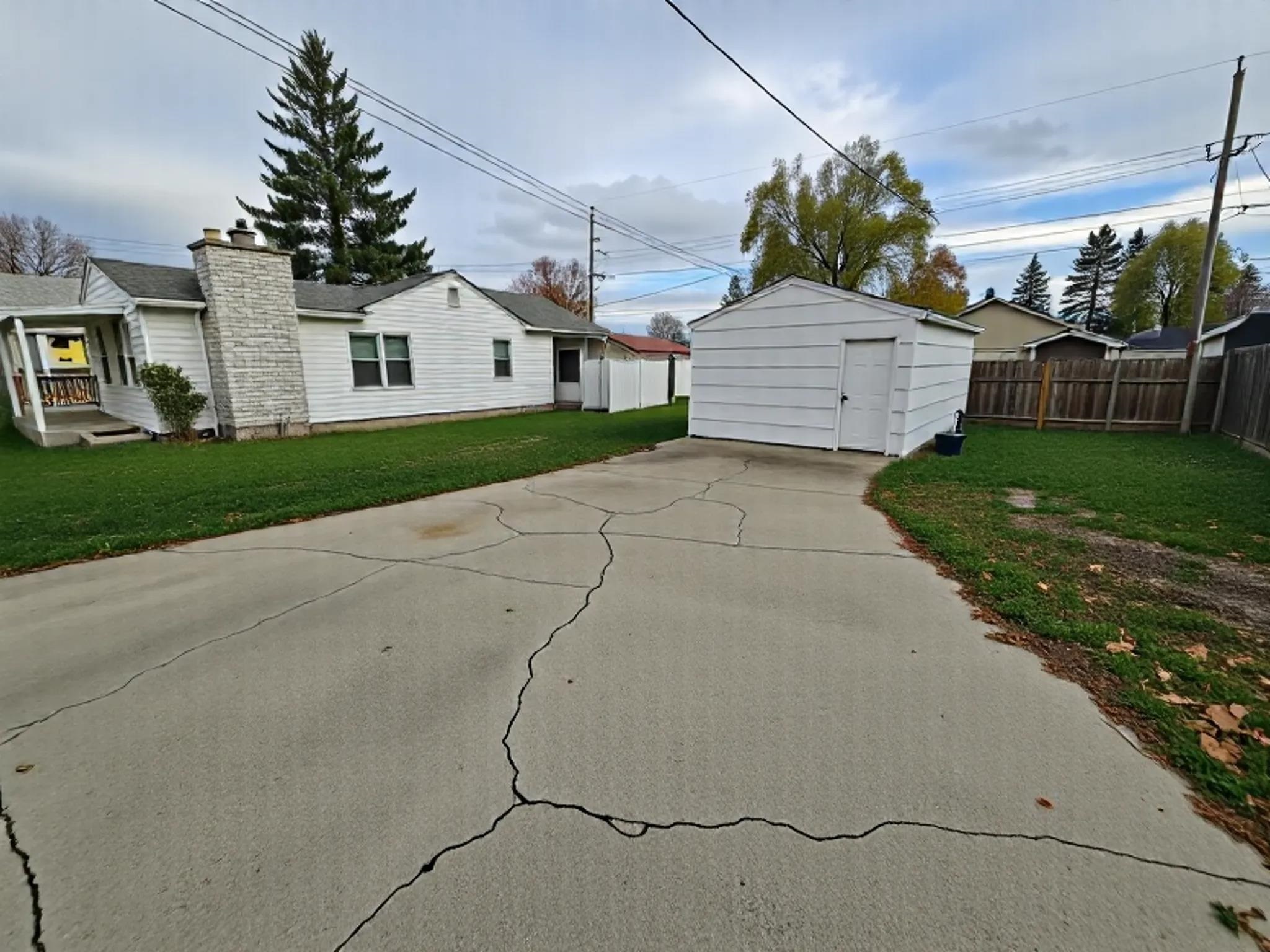 1024 E Queen Ave - Photo 3