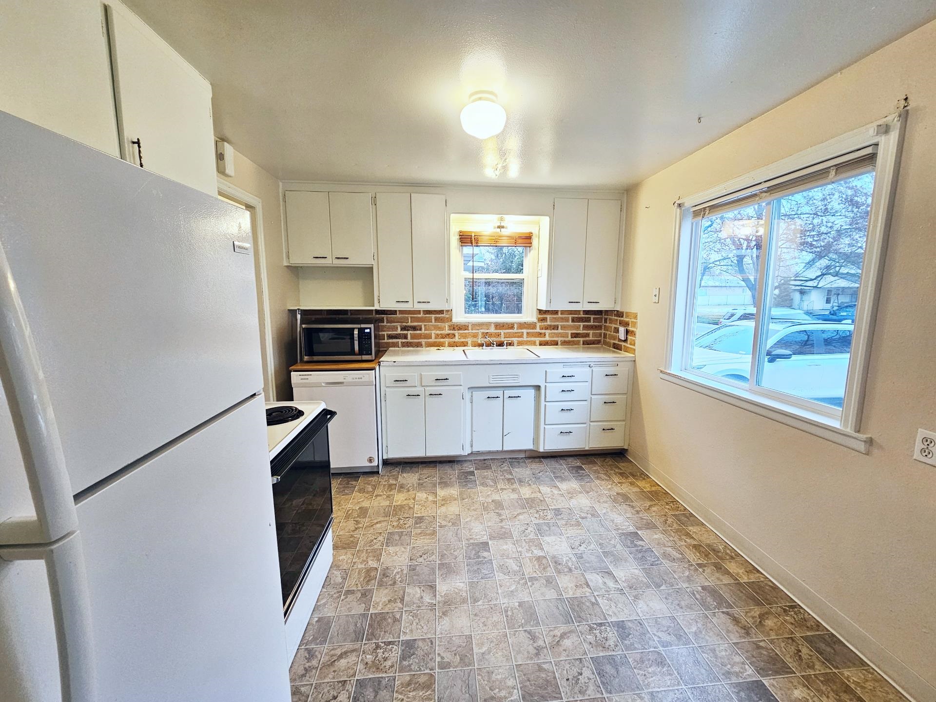 1024 E Queen Ave - Photo 7