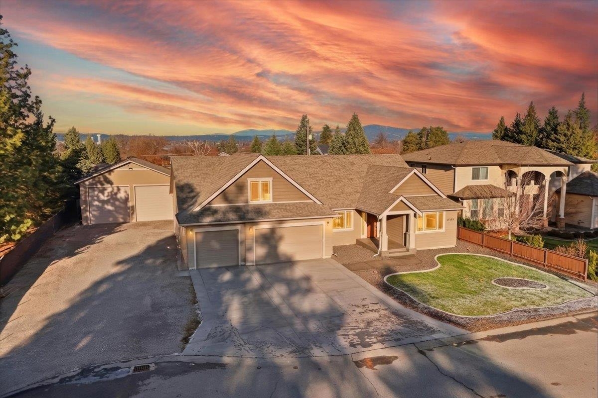 12529 E 14th Ave - Photo 2