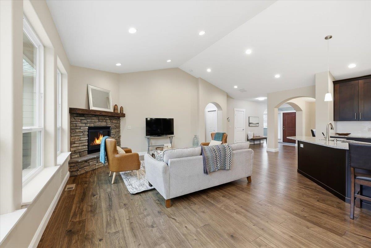 12529 E 14th Ave - Photo 8