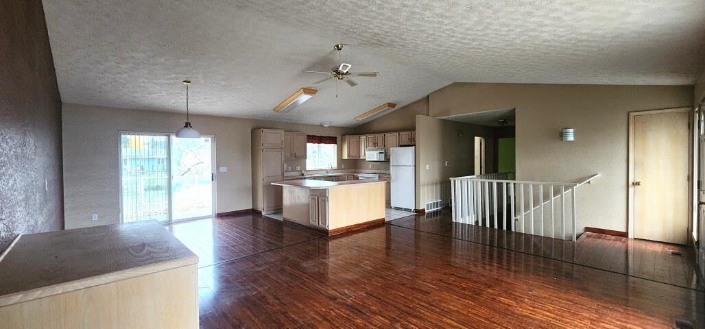 11718 E 31st Ave - Photo 3