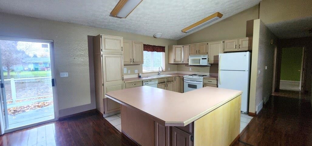 11718 E 31st Ave - Photo 6