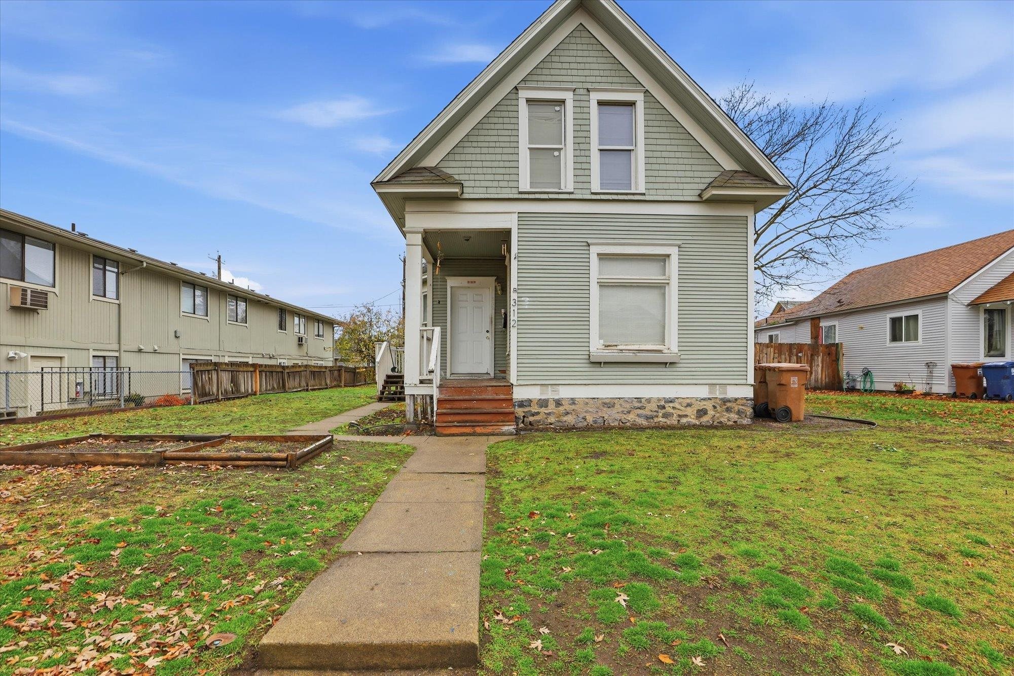 312 E BALDWIN Ave - Photo 1