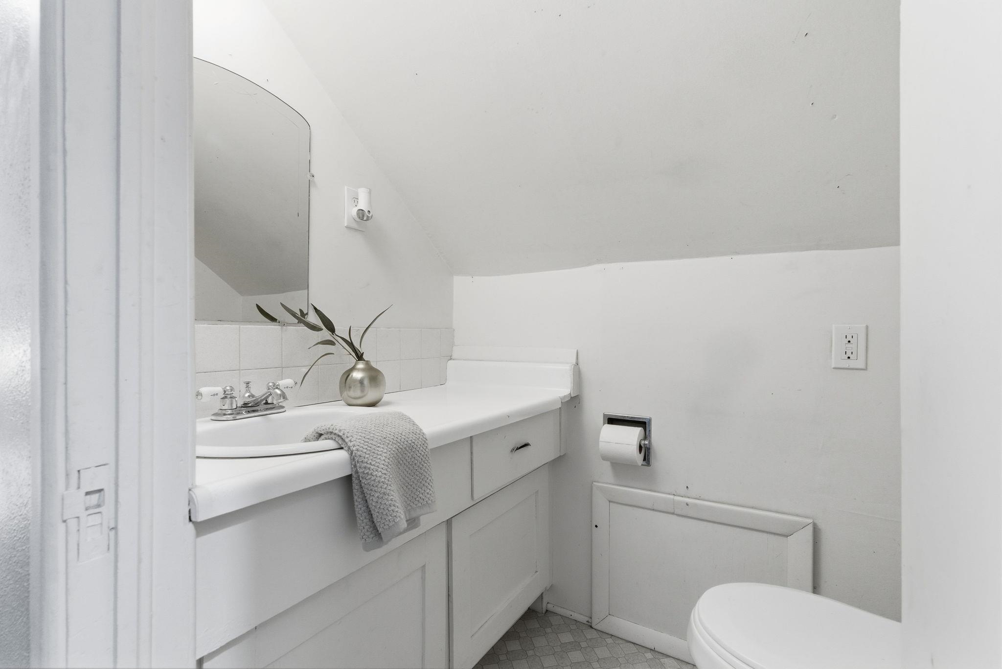 803 E 39TH Ave - Photo 13