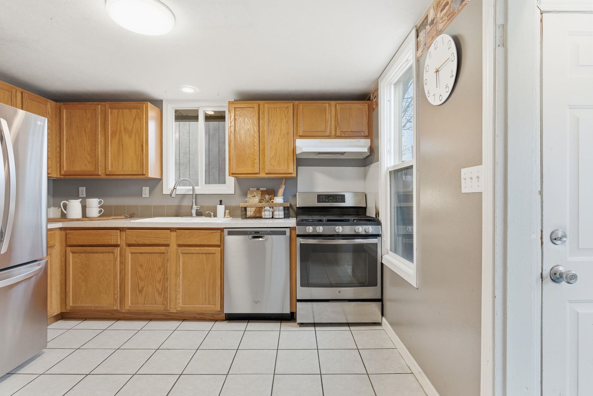 803 E 39TH Ave - Photo 5