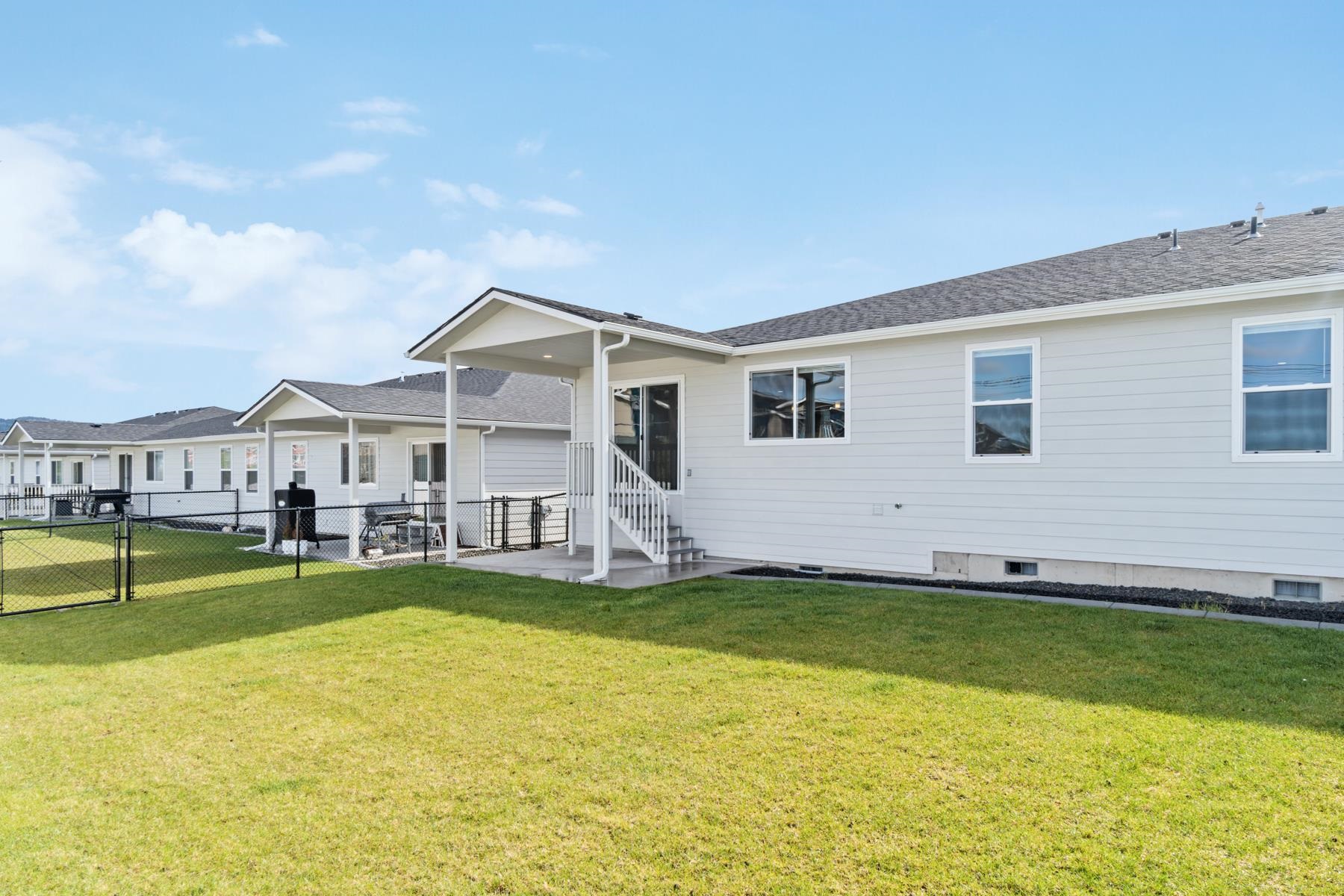 1227 N Coach Dr - Photo 3