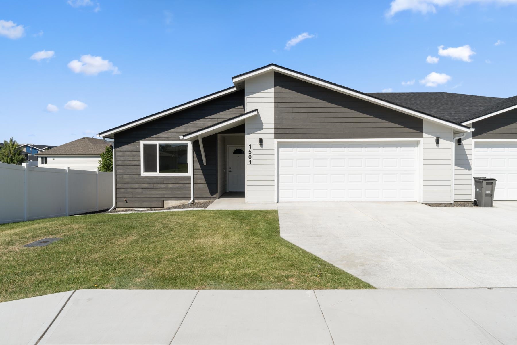 1501 N Bell St - Photo 1