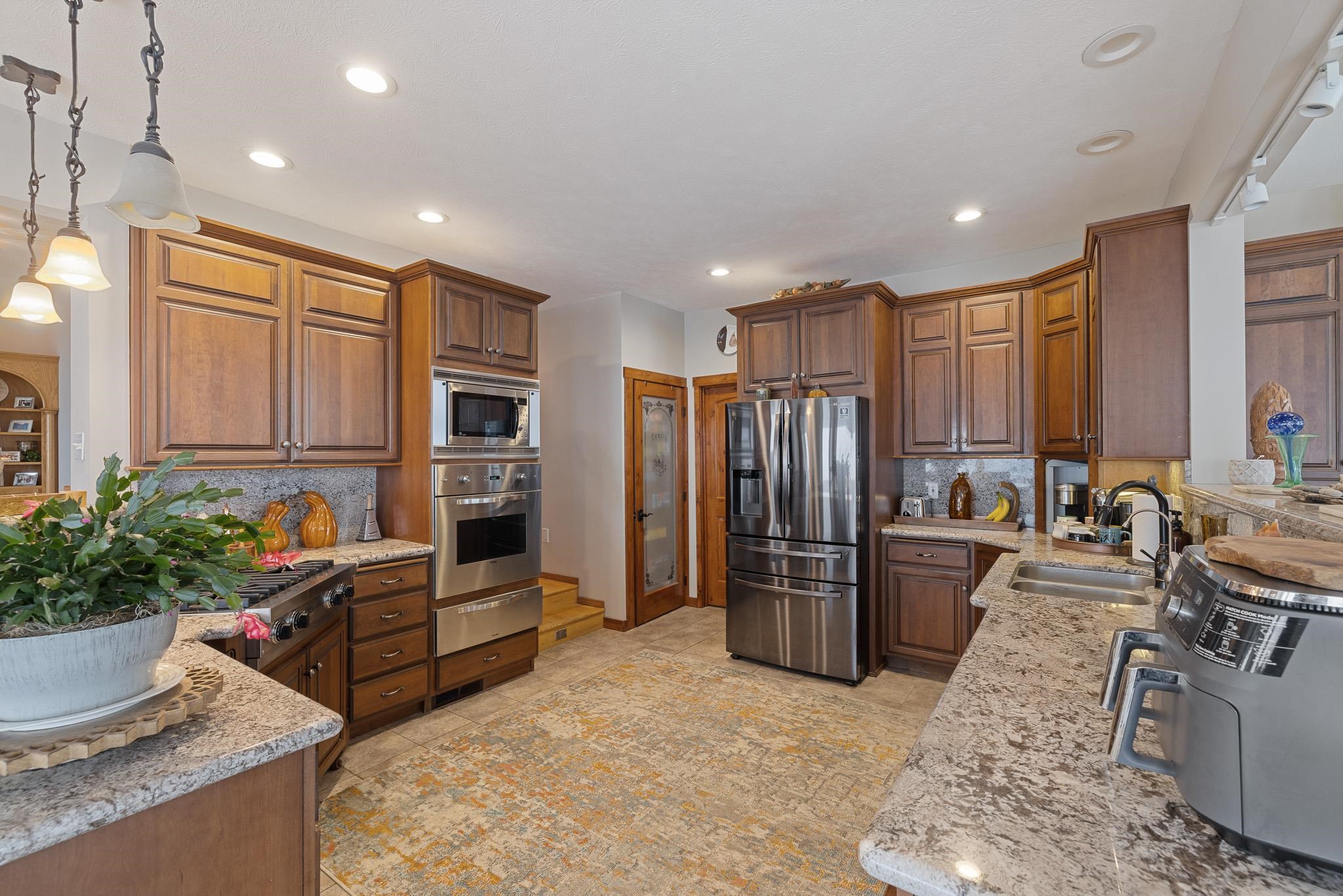 6011 E JOSEPH Ln - Photo 8