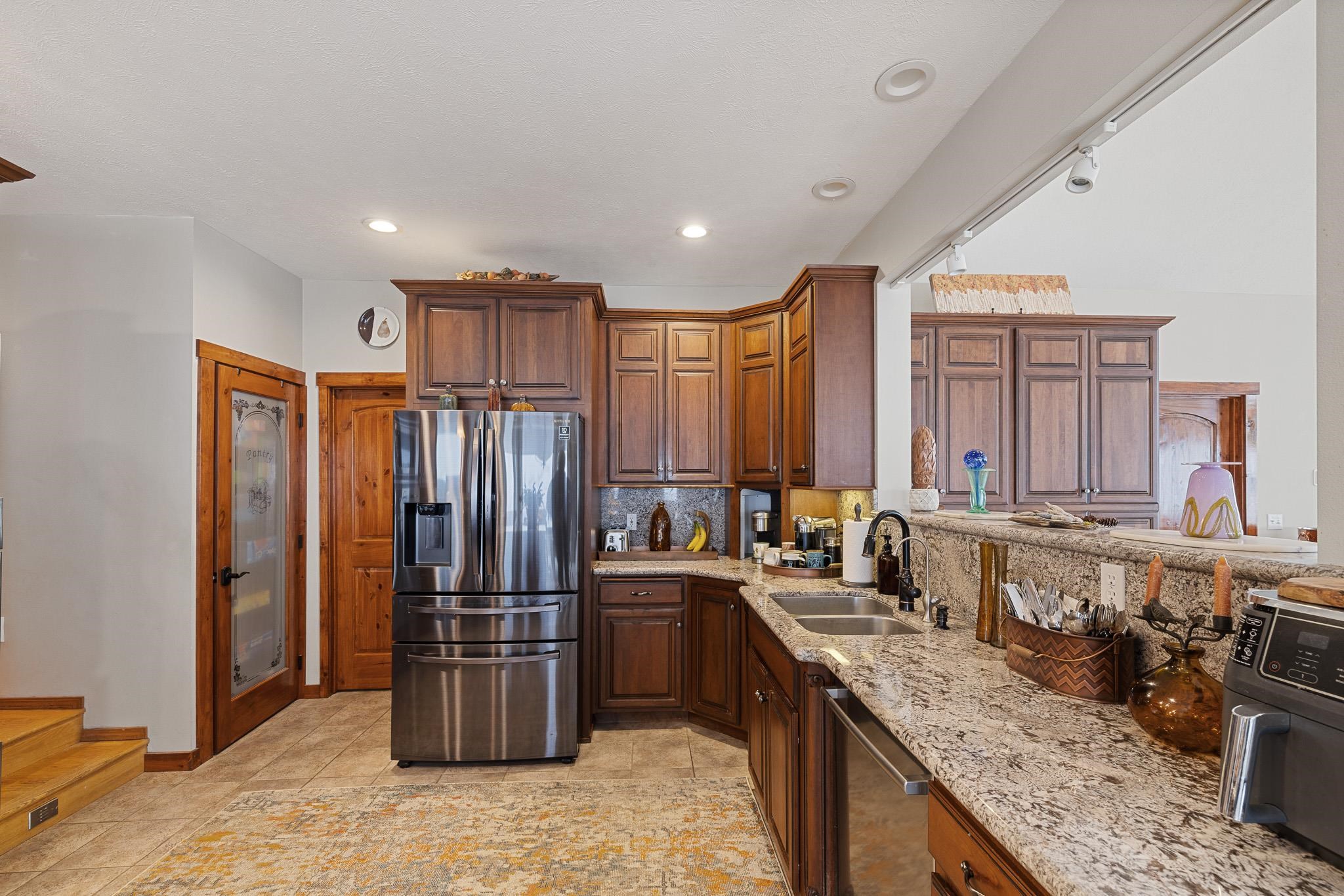 6011 E JOSEPH Ln - Photo 9