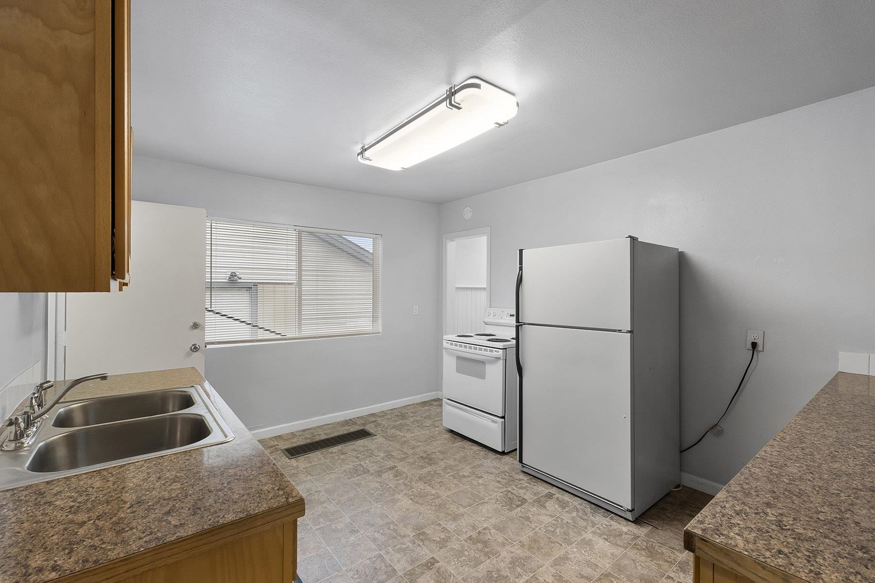 2115 W Dean Ave - Photo 11