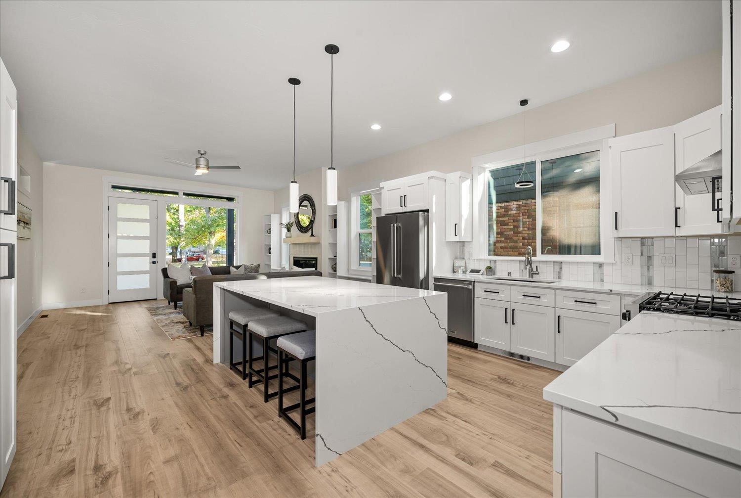 3022 S Manito Blvd - Photo 9