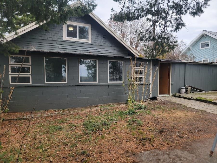 121 N Lake St - Photo 2