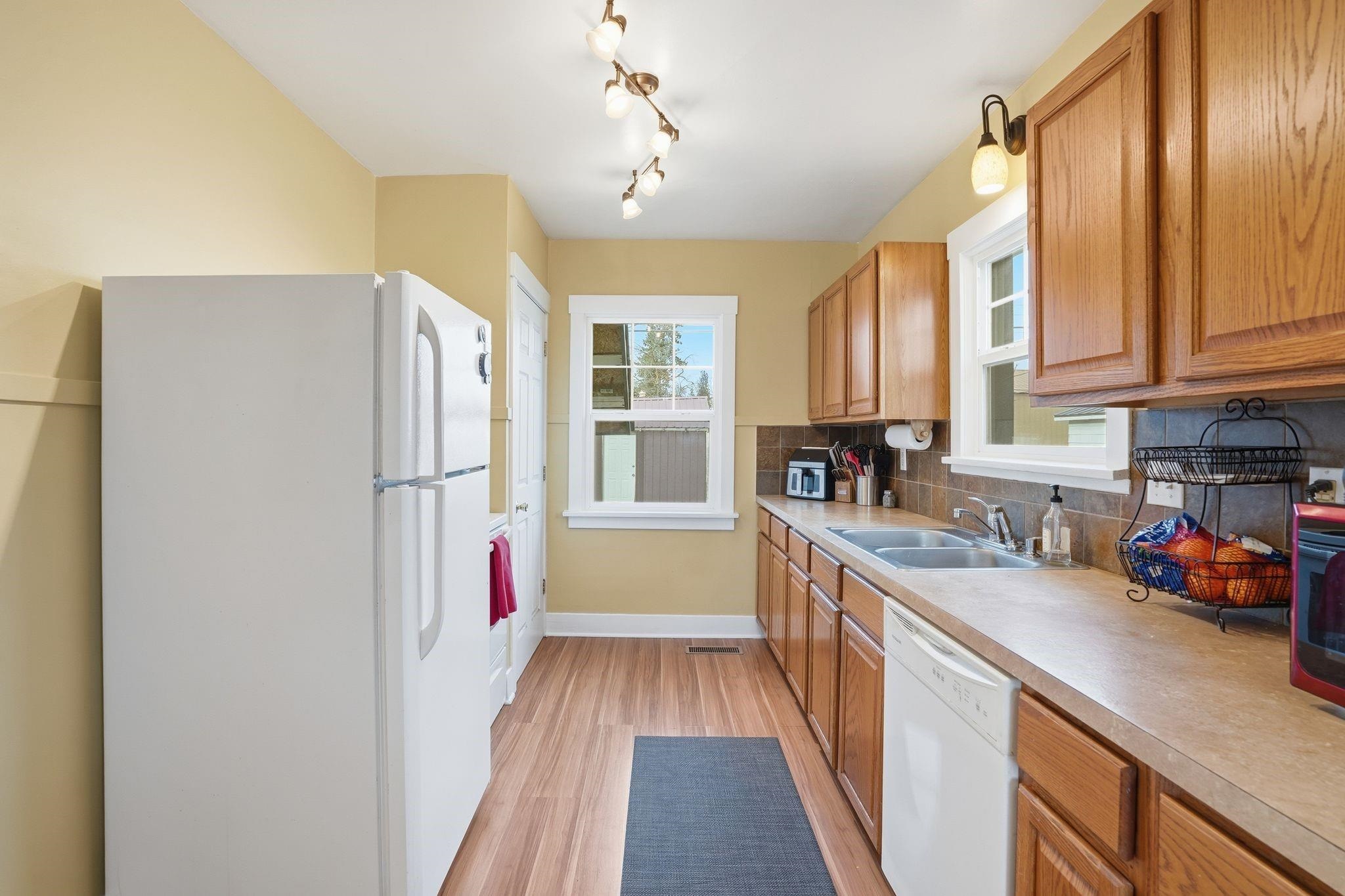 1023 E Queen Ave - Photo 12