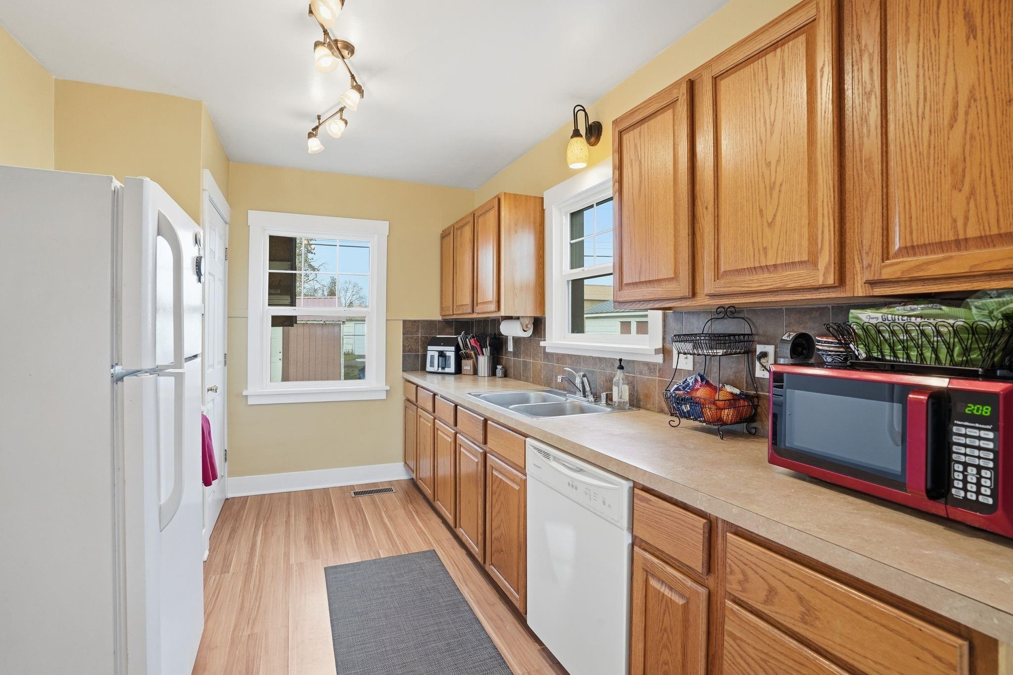 1023 E Queen Ave - Photo 13