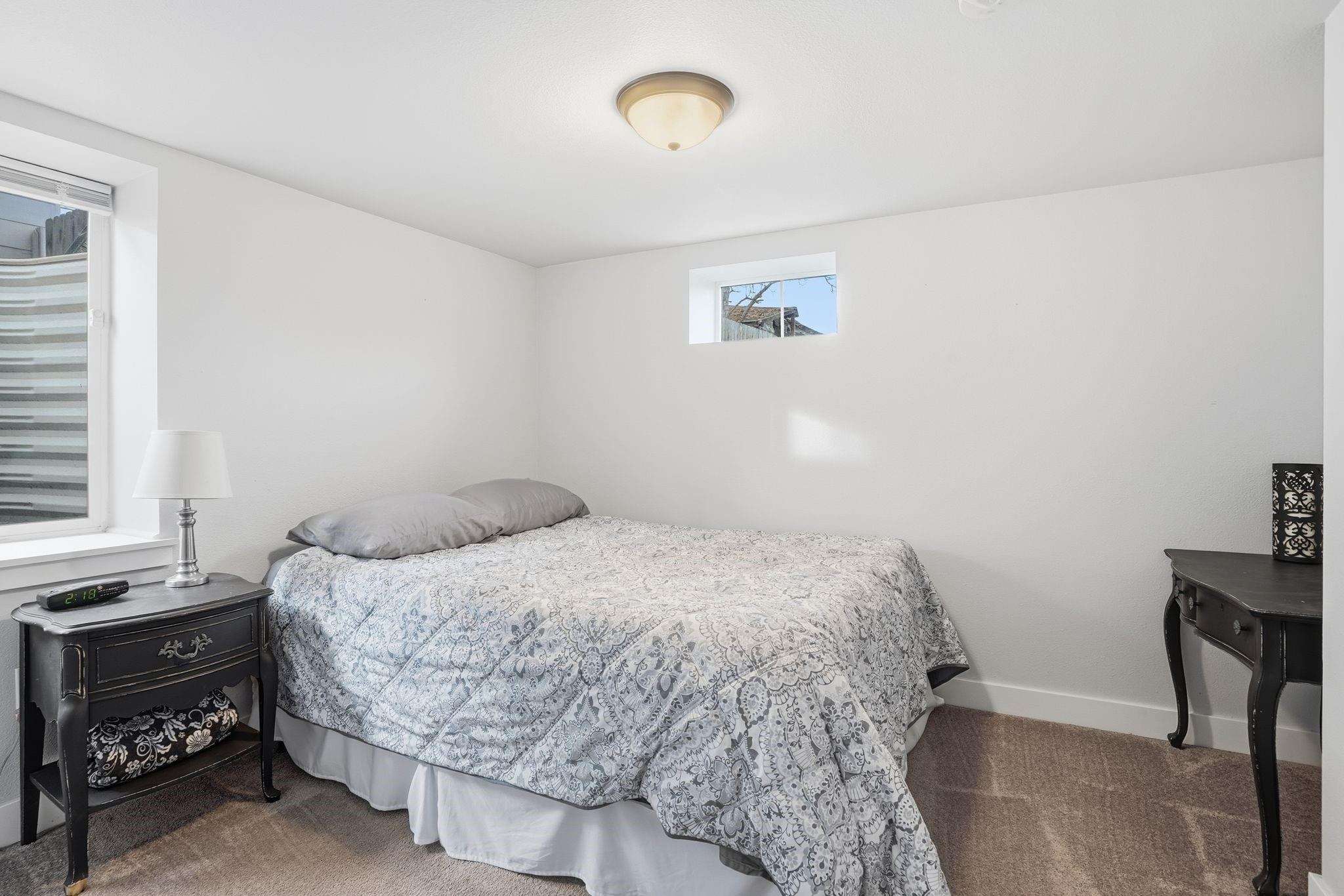 1023 E Queen Ave - Photo 20
