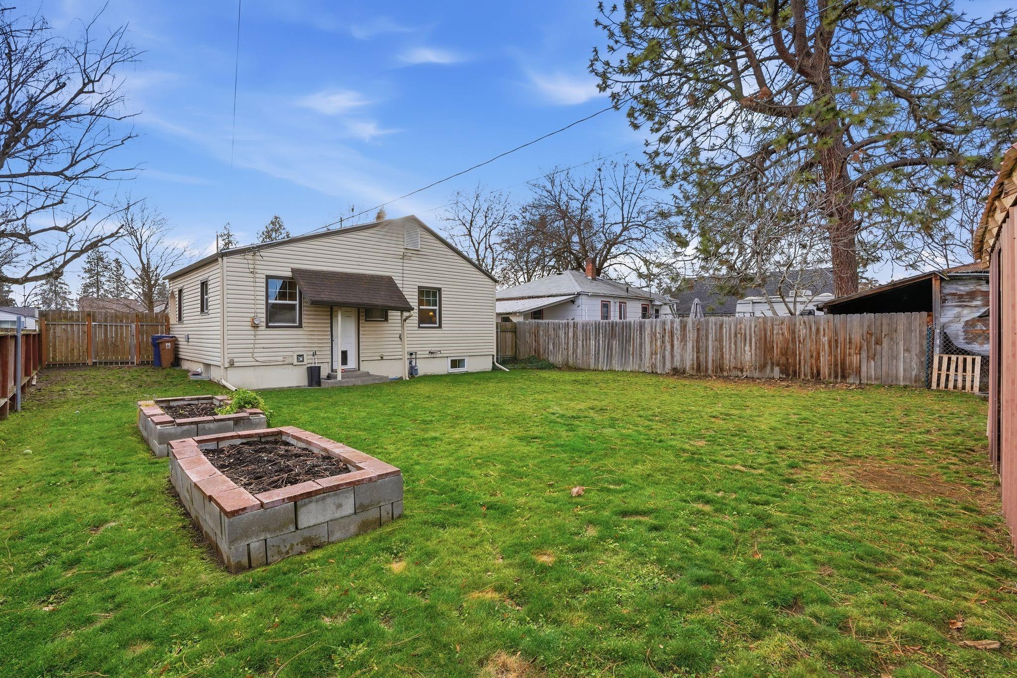 1023 E Queen Ave - Photo 25
