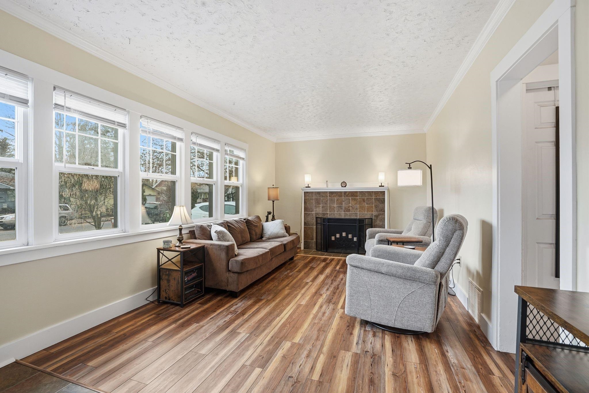 1023 E Queen Ave - Photo 5