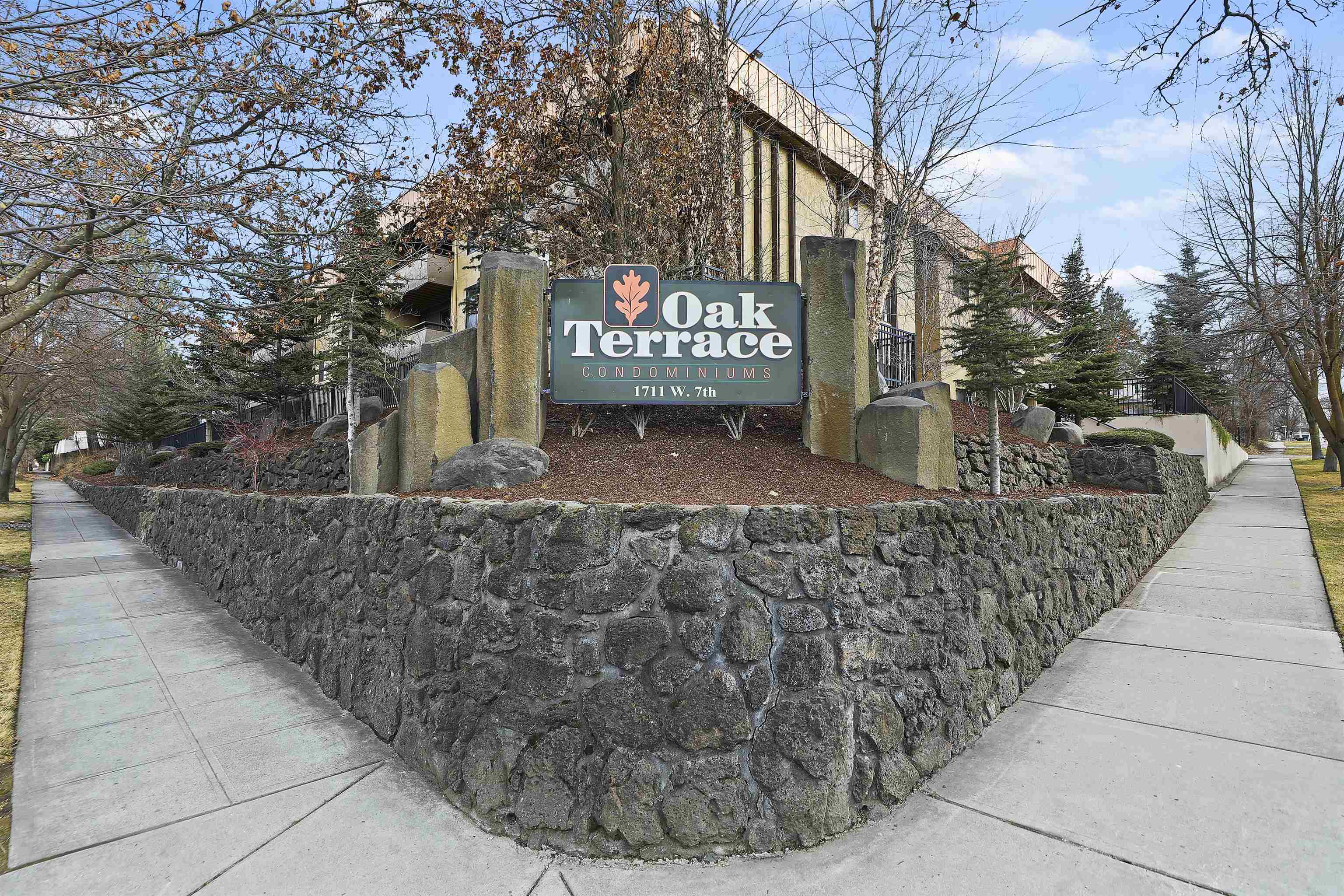1711 W 7th Ave - Photo 1