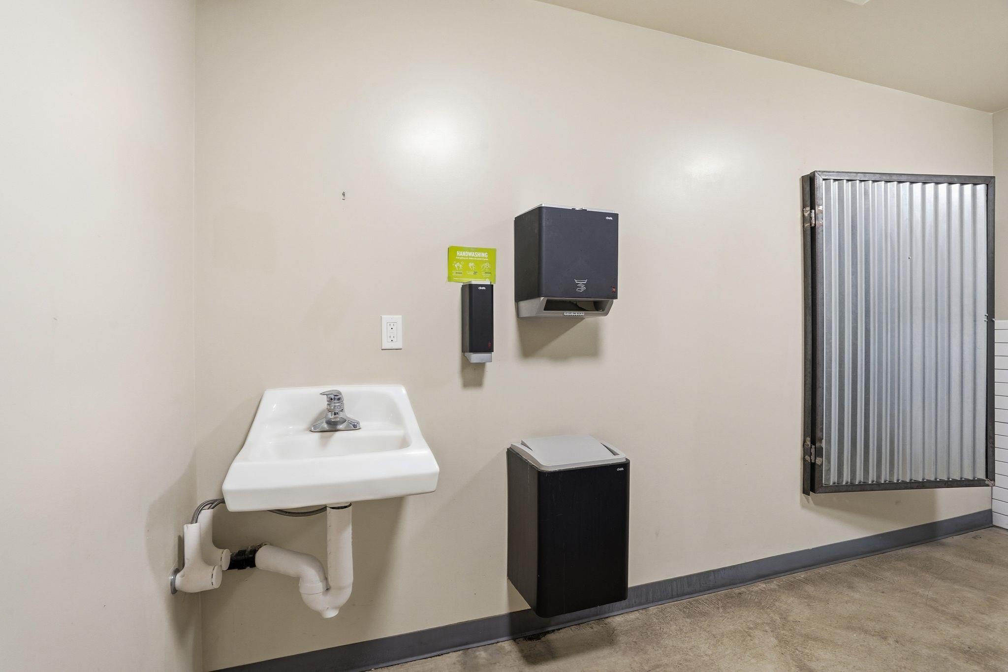 4110 S Bowdish Rd - Photo 32