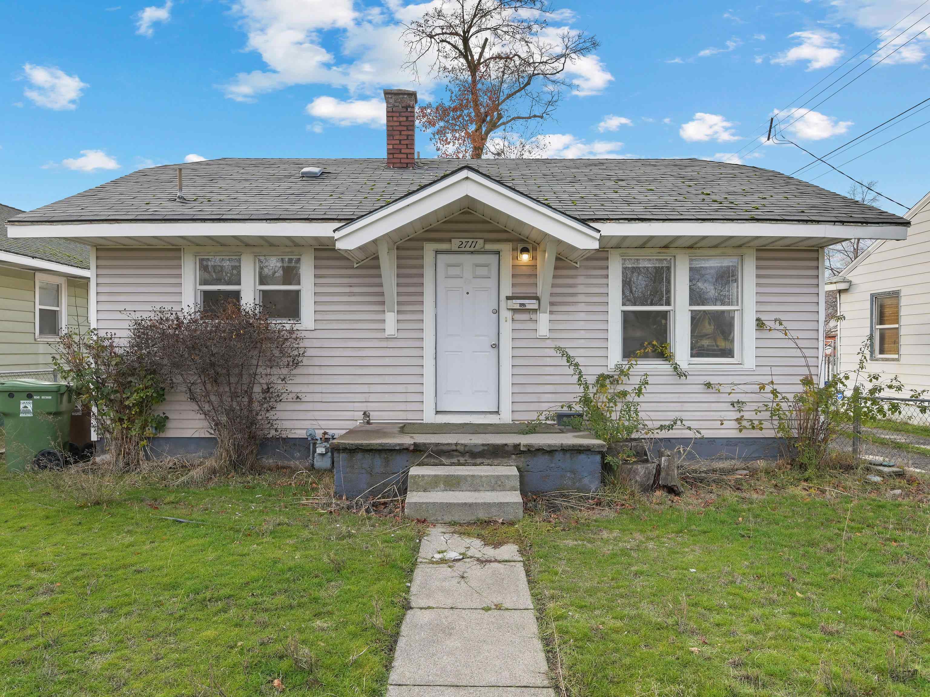 2711 N Ash St - Photo 1