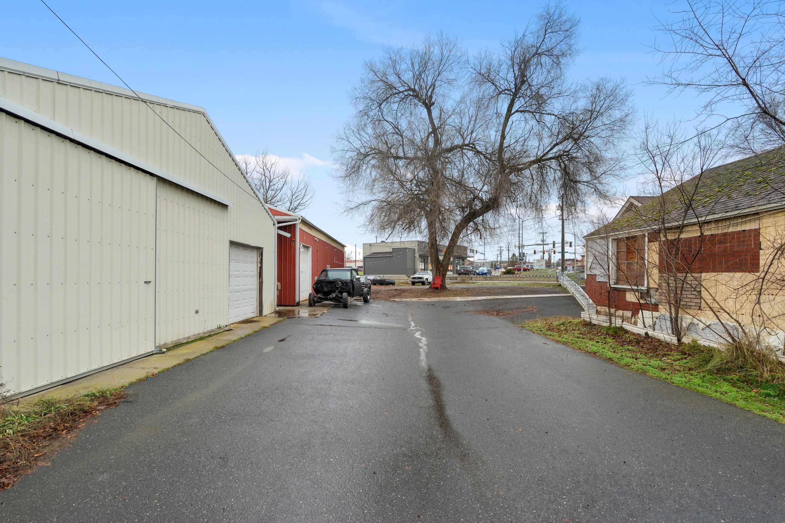 107 E Holland Ave - Photo 42