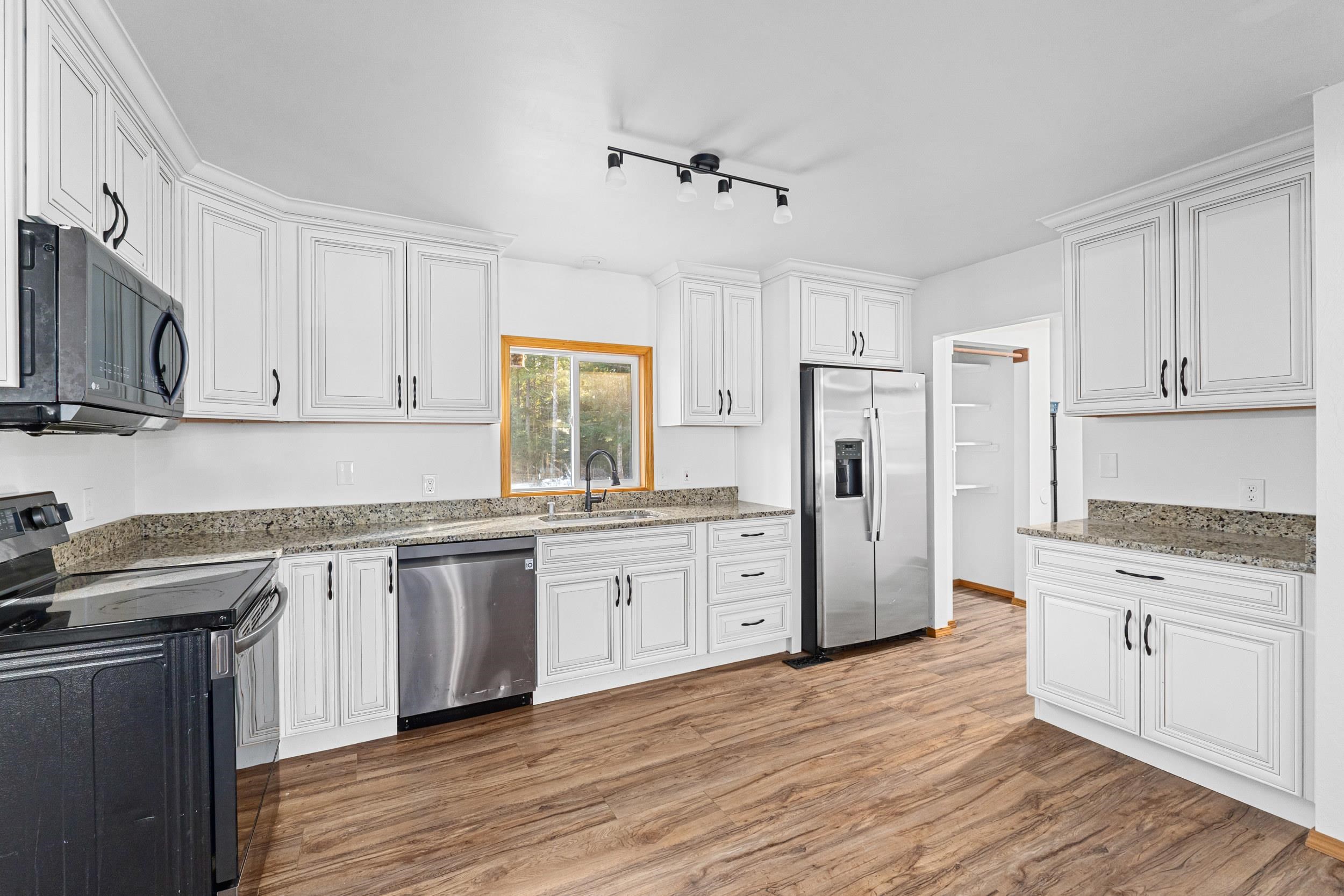 212 Danforth Rd - Photo 4