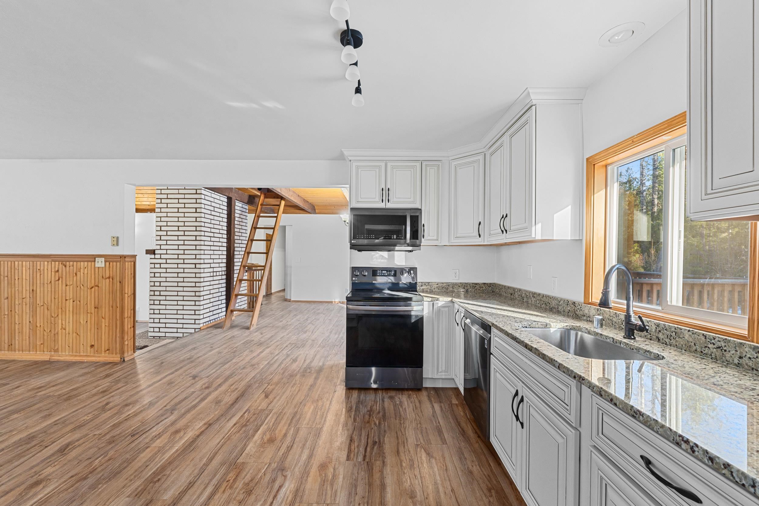 212 Danforth Rd - Photo 5