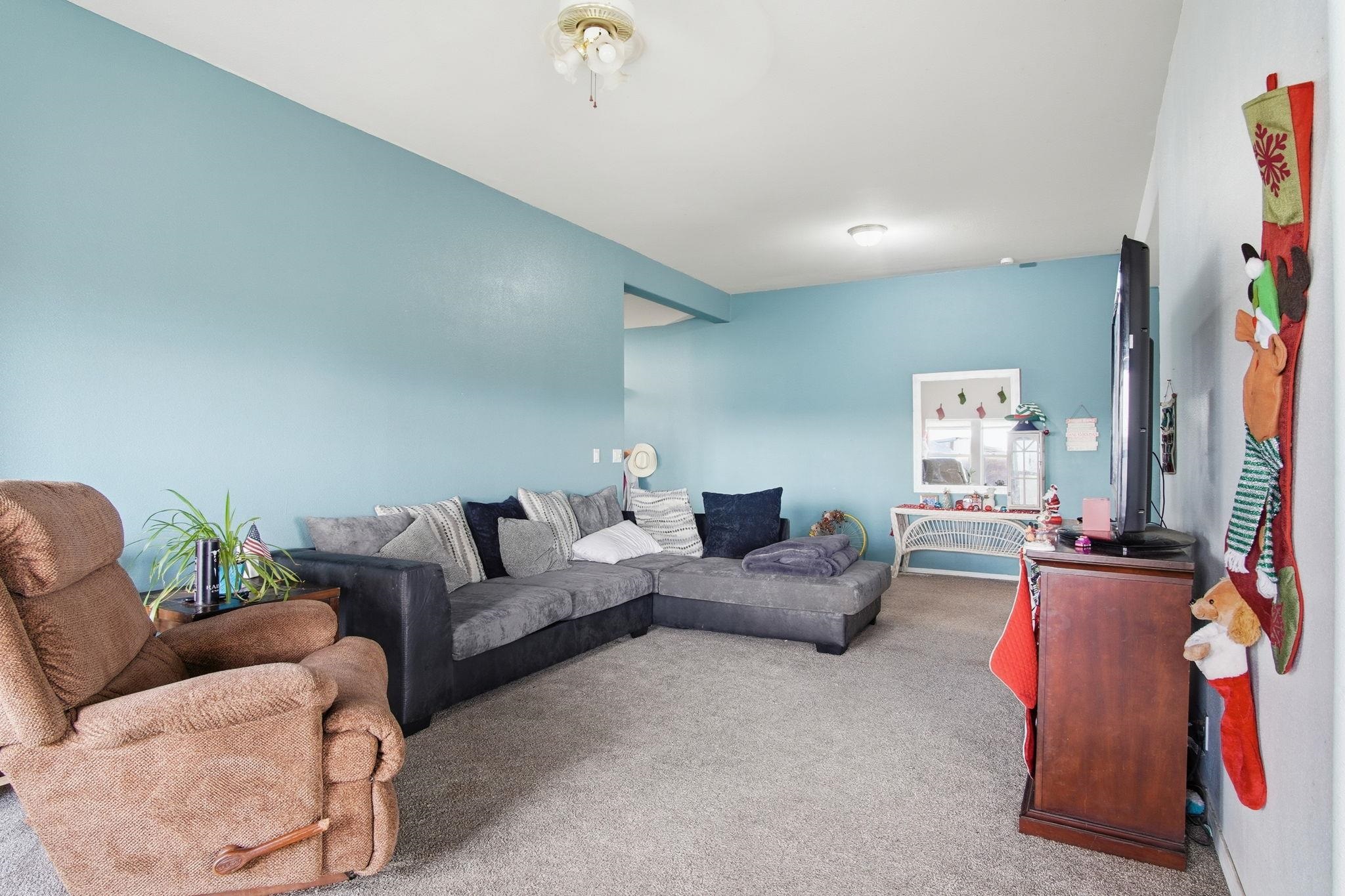 261 Hardy Rd - Photo 2