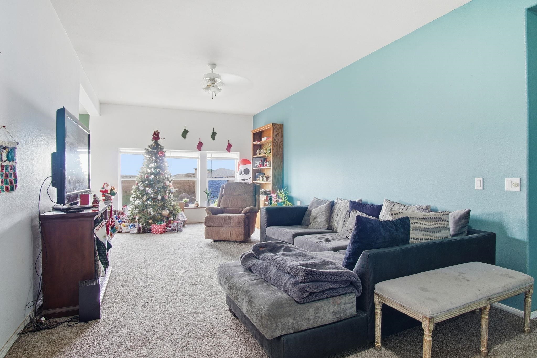 261 Hardy Rd - Photo 3