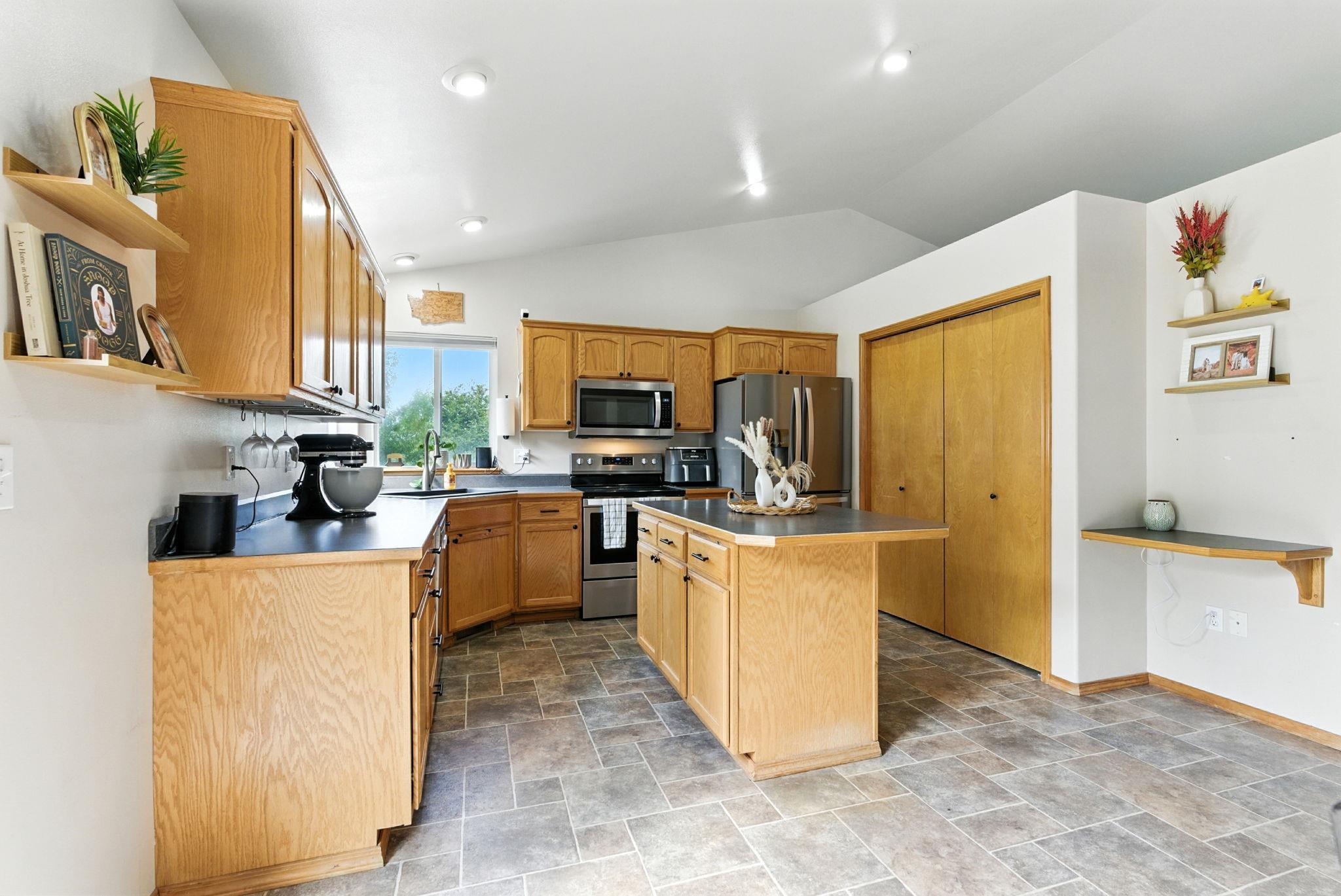 1124 Moen Rd - Photo 7