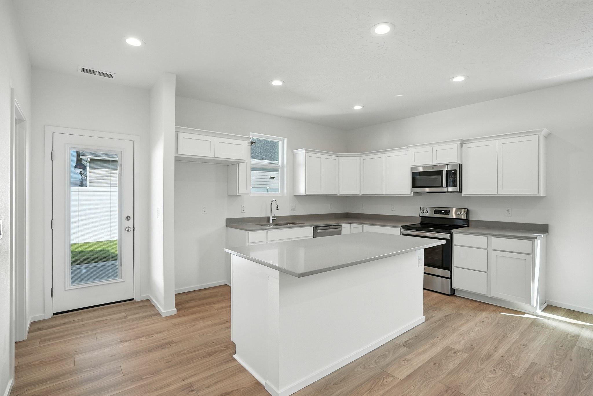 1321 E 12th St - Photo 11
