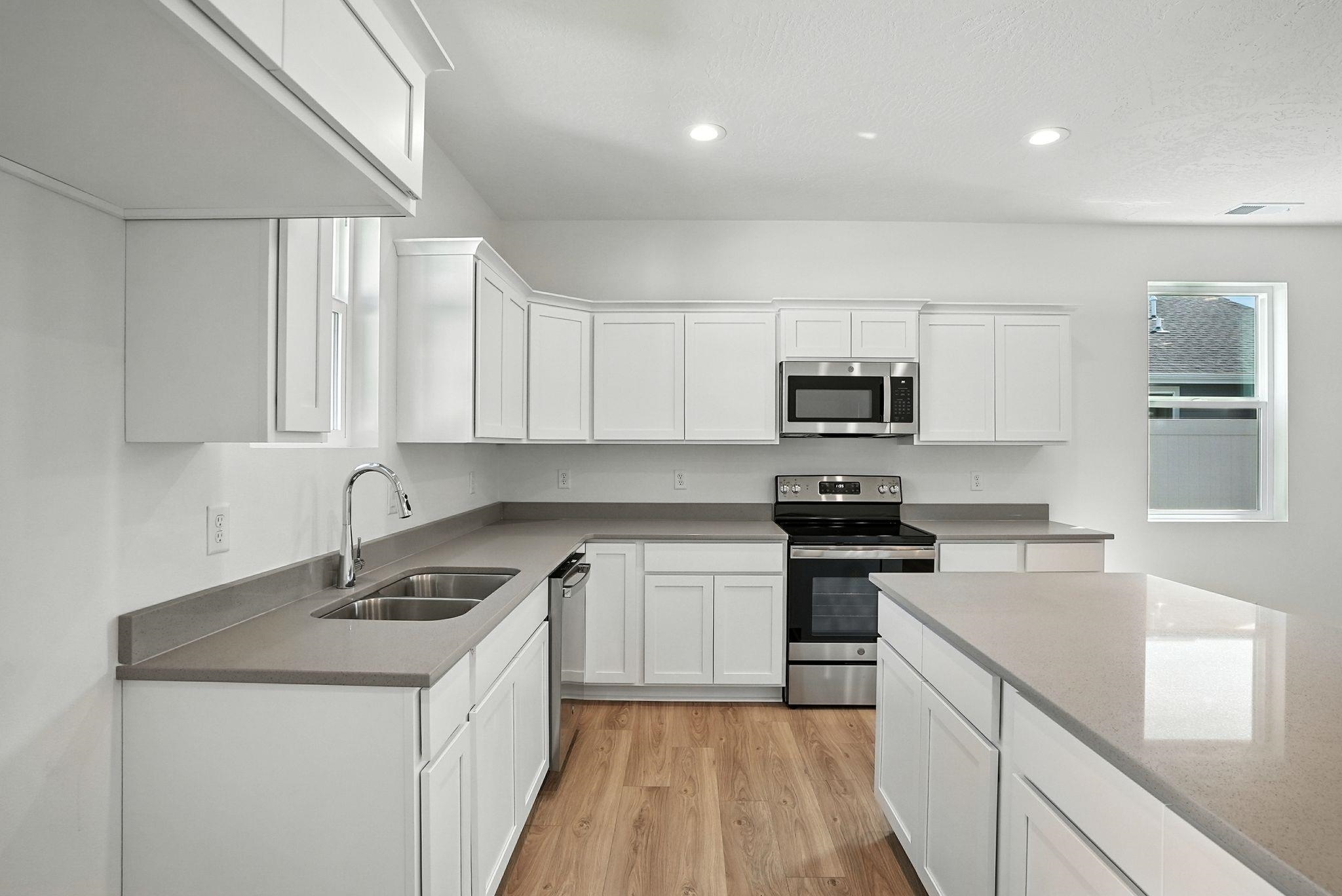 1321 E 12th St - Photo 12