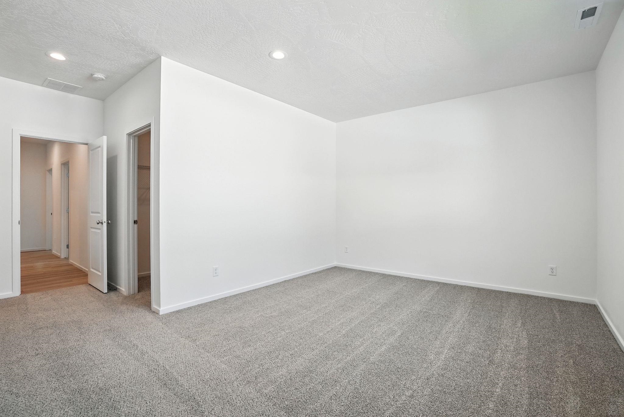 1321 E 12th St - Photo 15