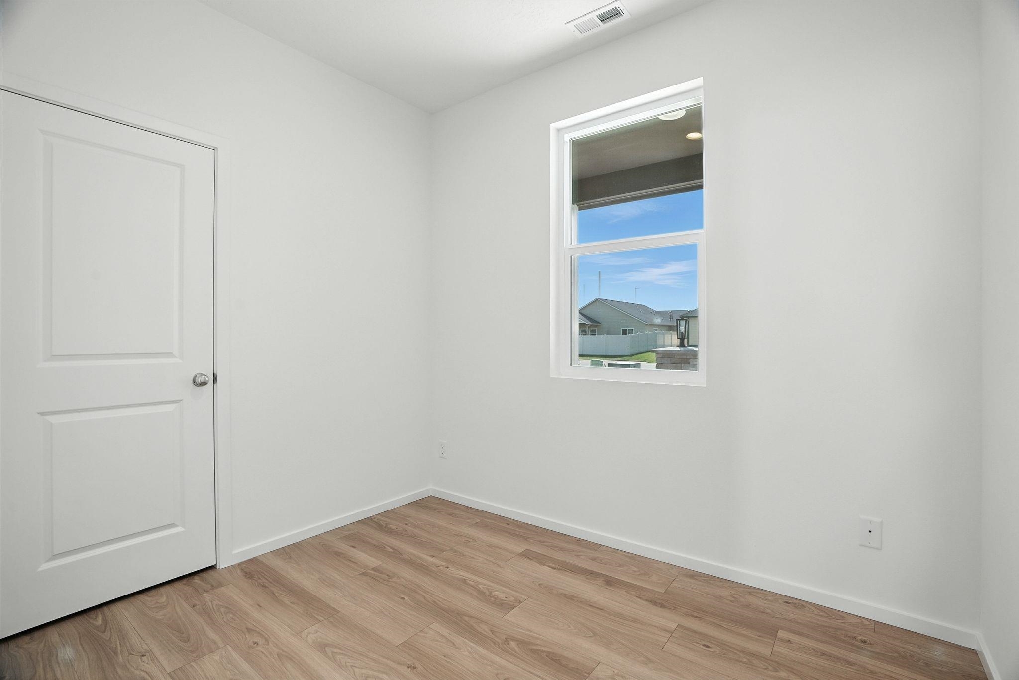 1321 E 12th St - Photo 23