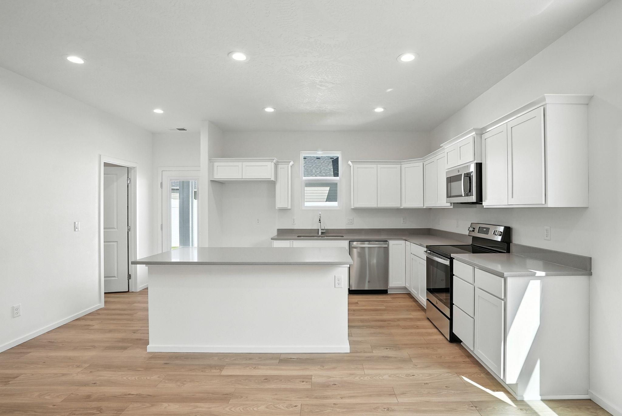 1321 E 12th St - Photo 9