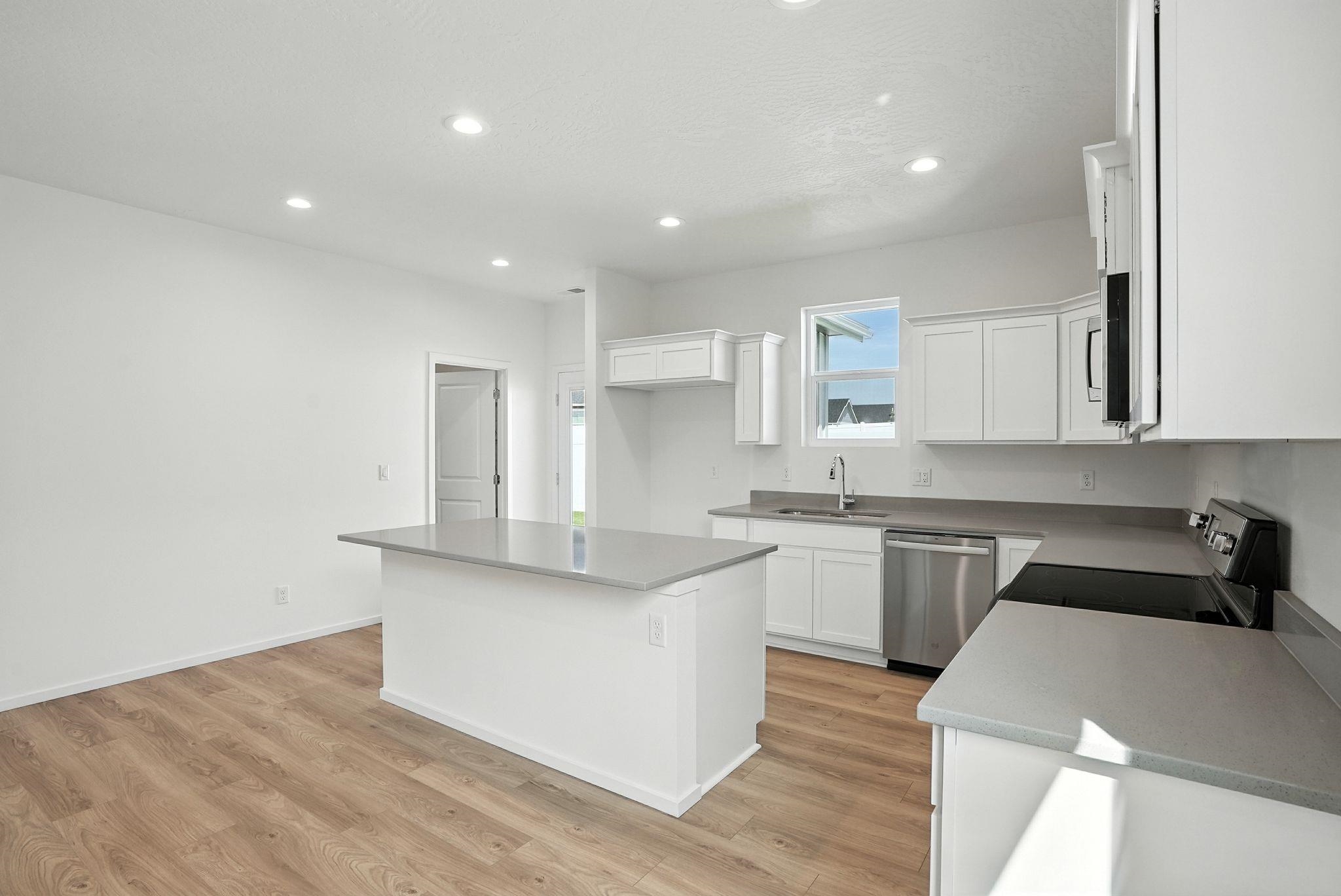 1321 E 12th St - Photo 10