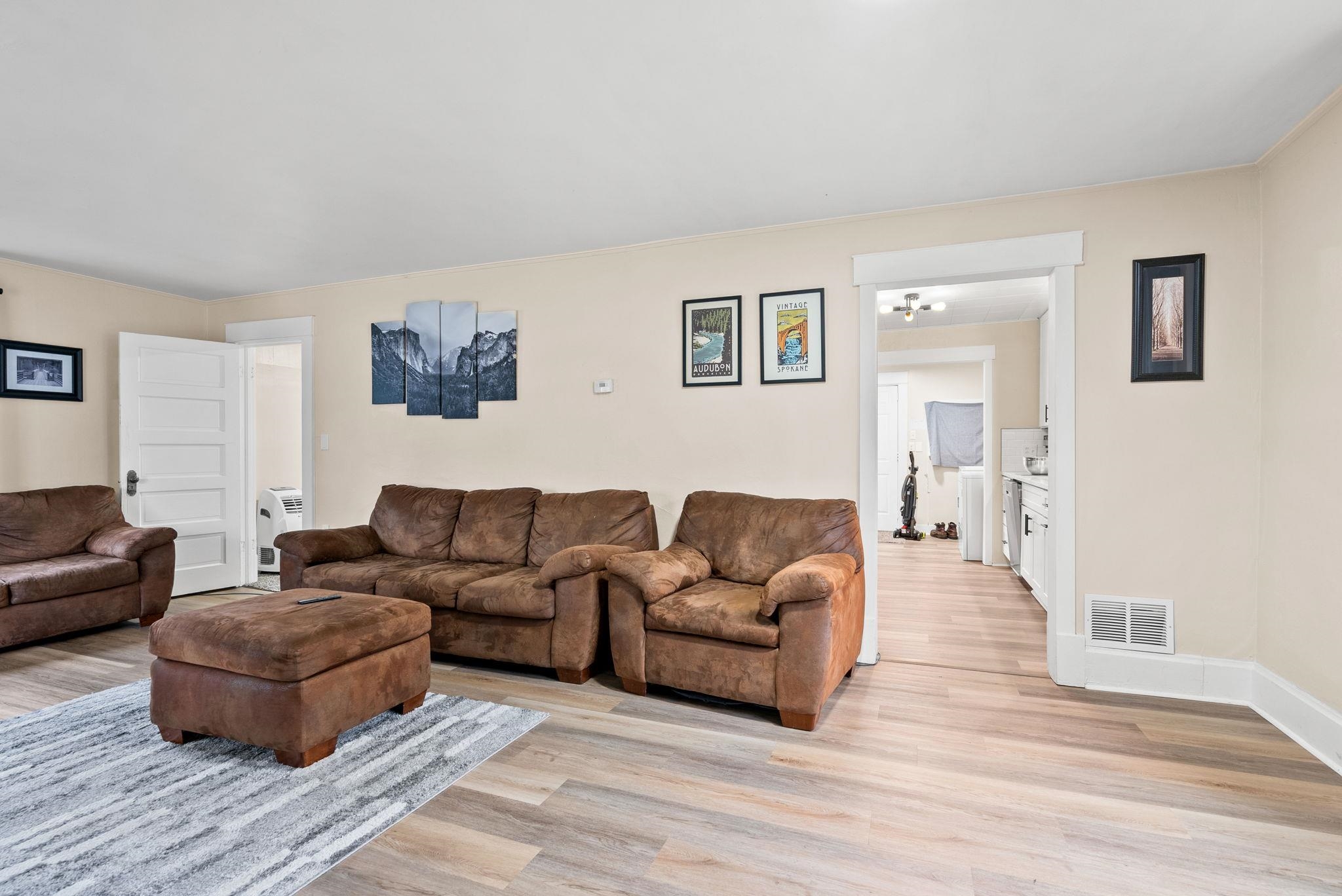 824 E Crown Ave - Photo 3