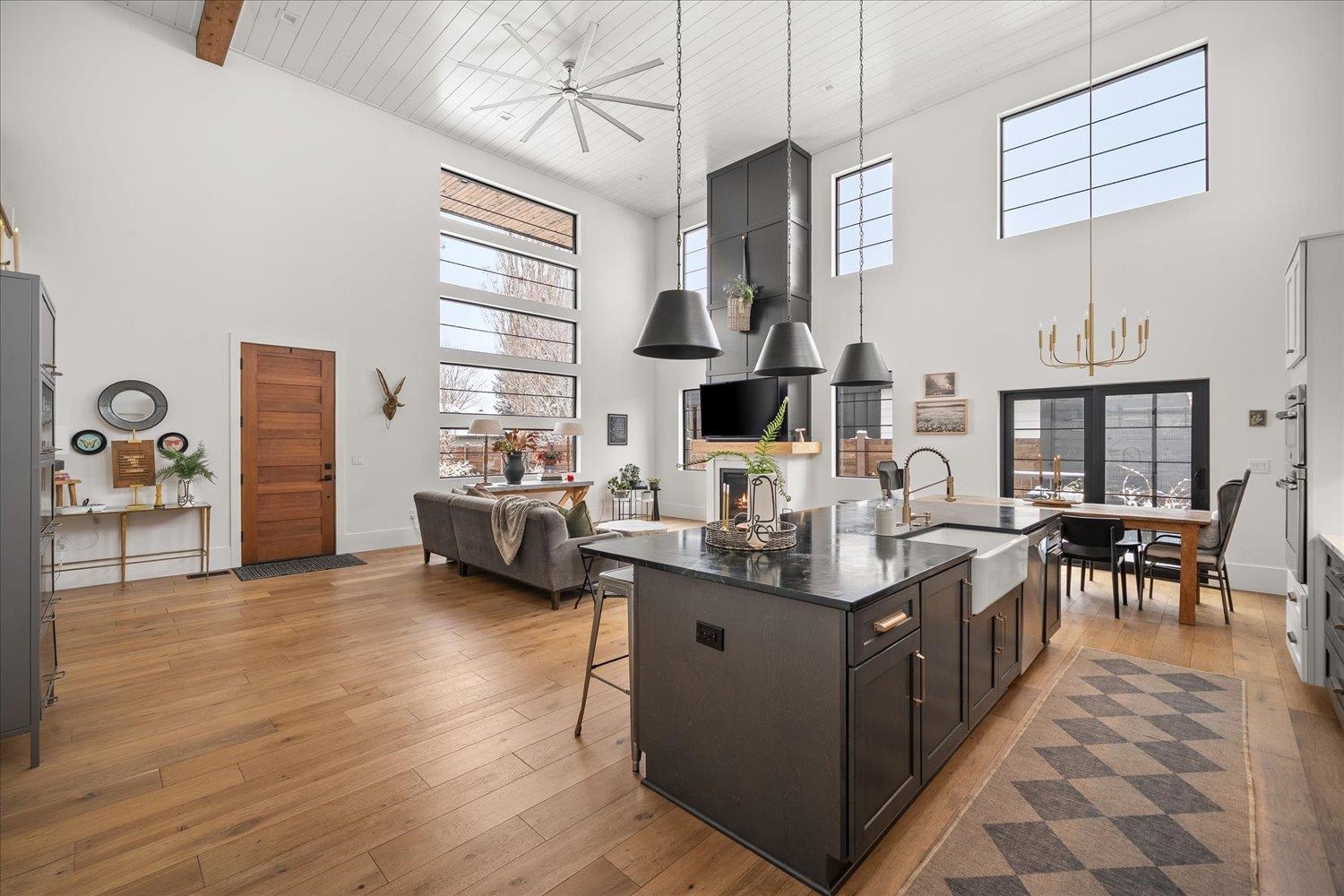 3326 E 55th Ave - Photo 7