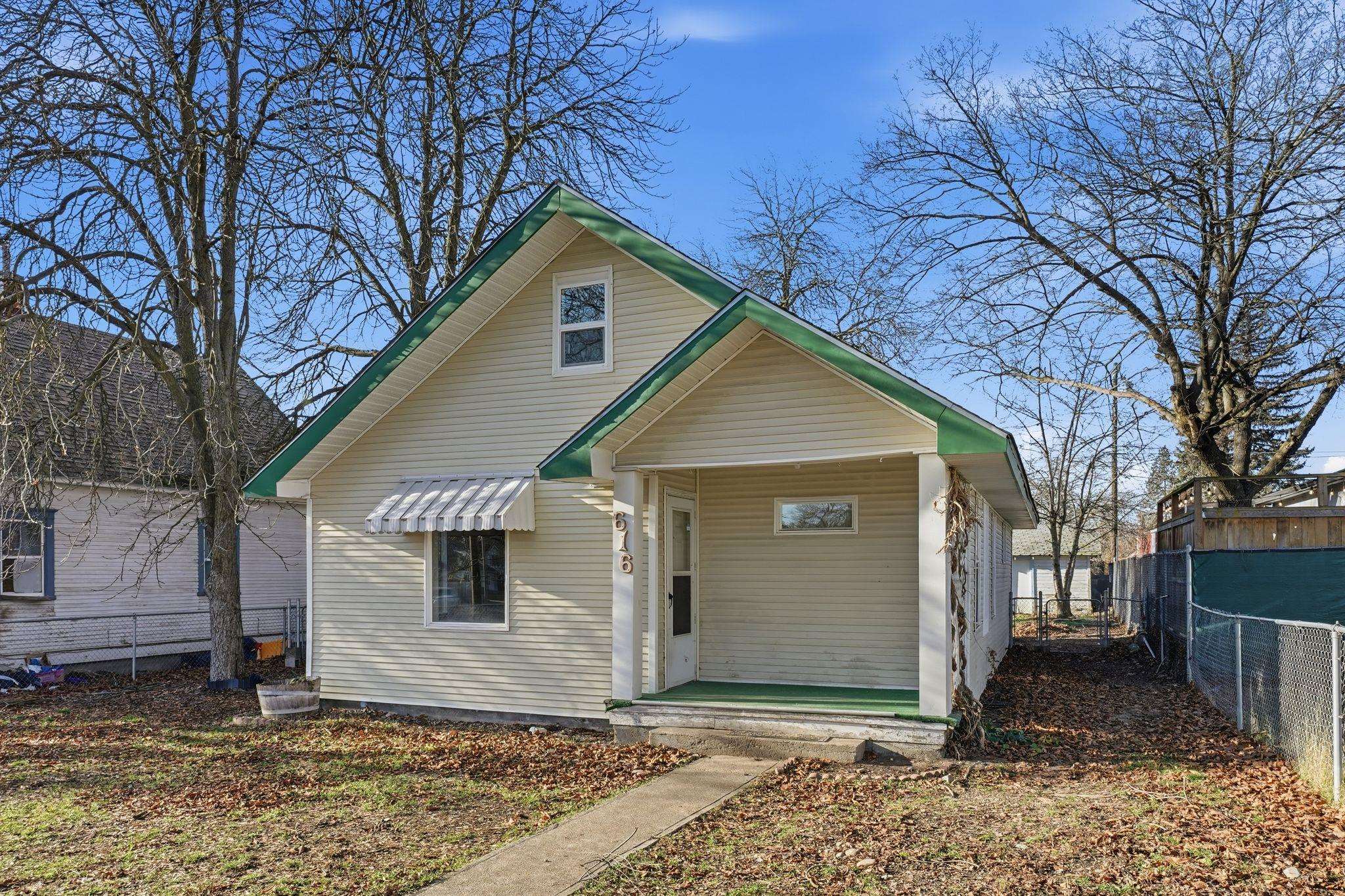 616 S Ray St - Photo 1