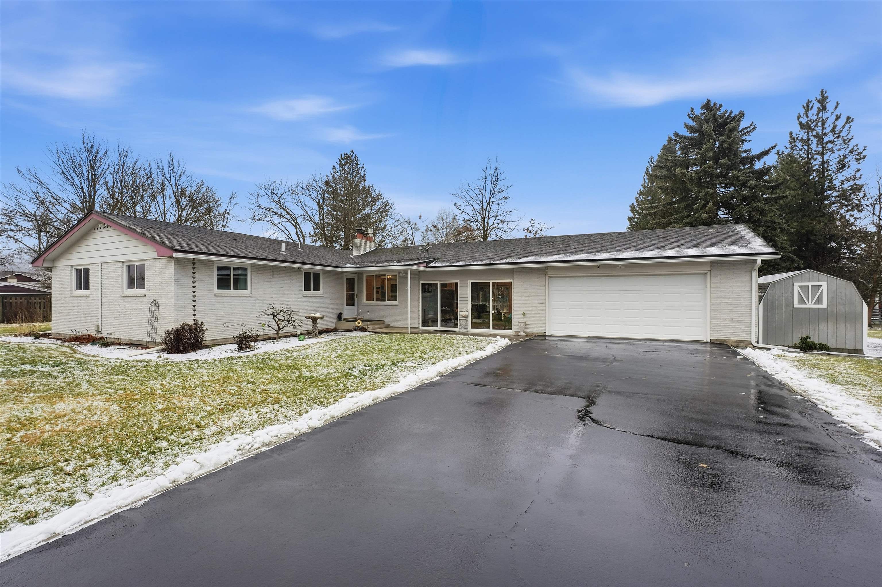 15220 E 36th Ave - Photo 1