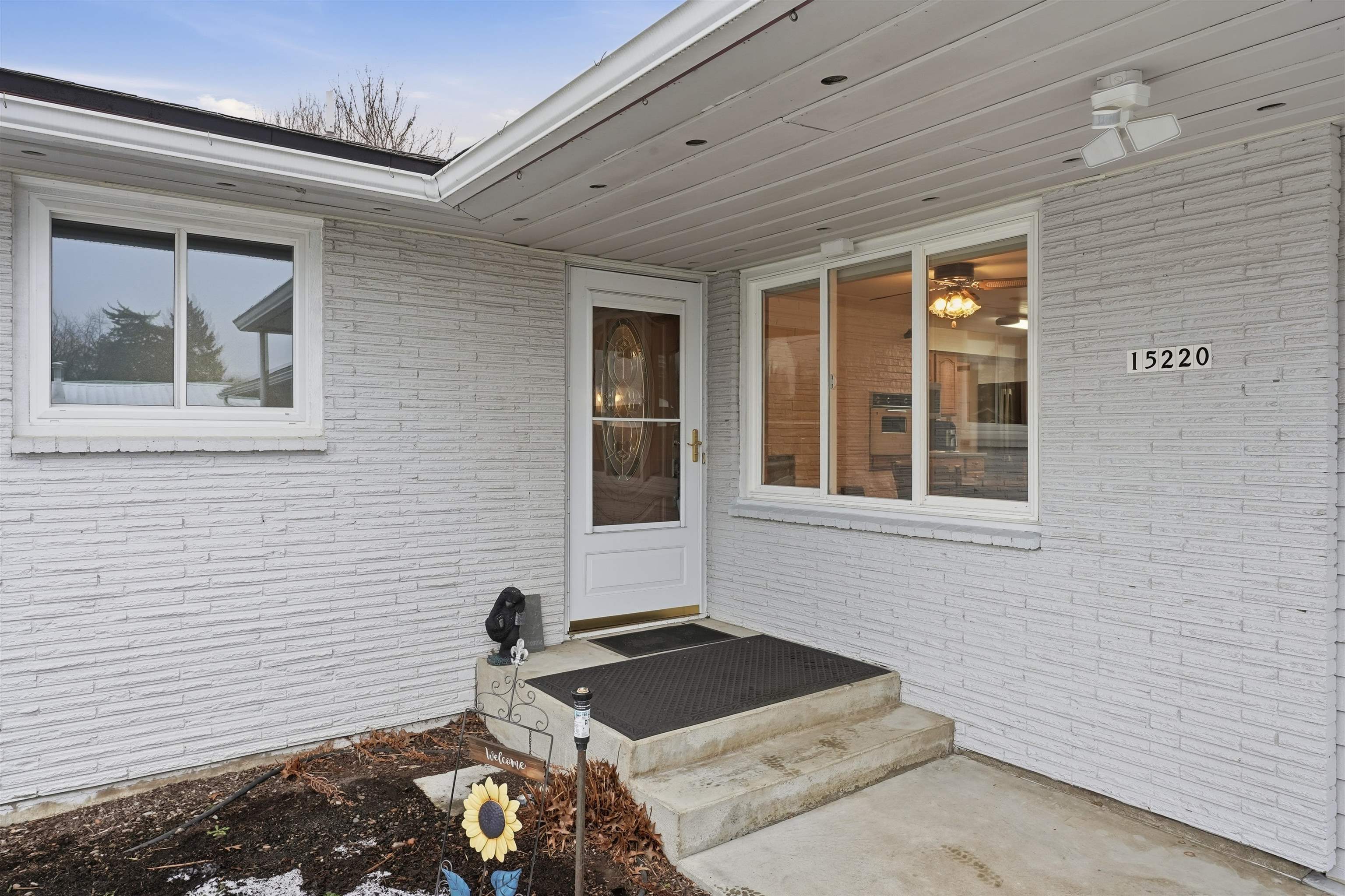 15220 E 36th Ave - Photo 2