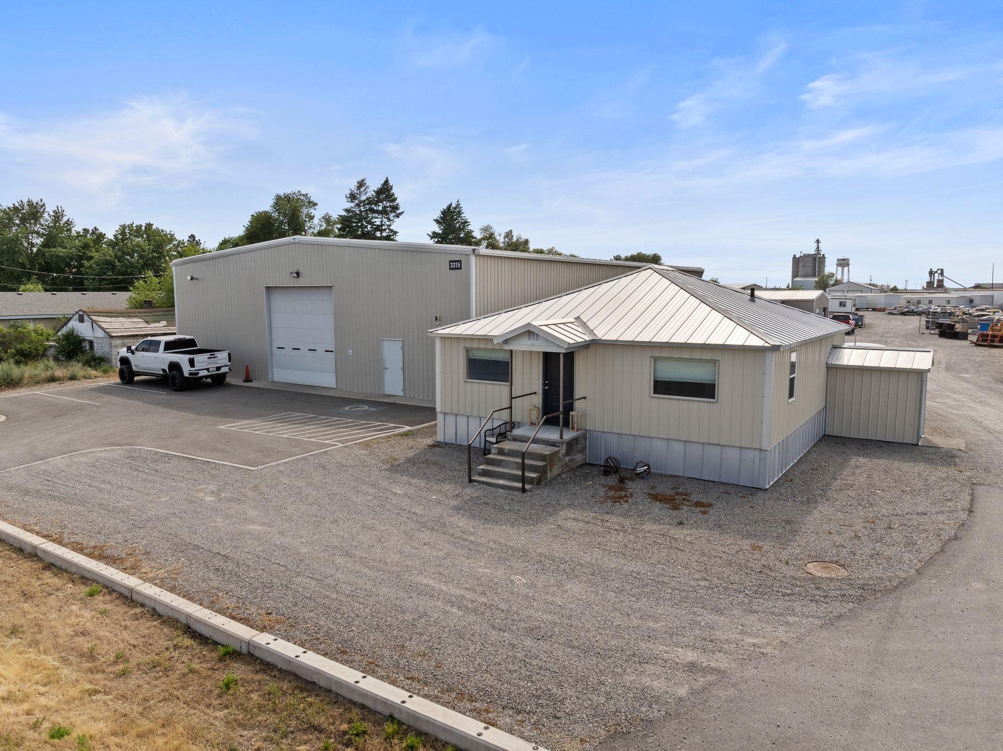 3315 N Tschirley Rd - Photo 3