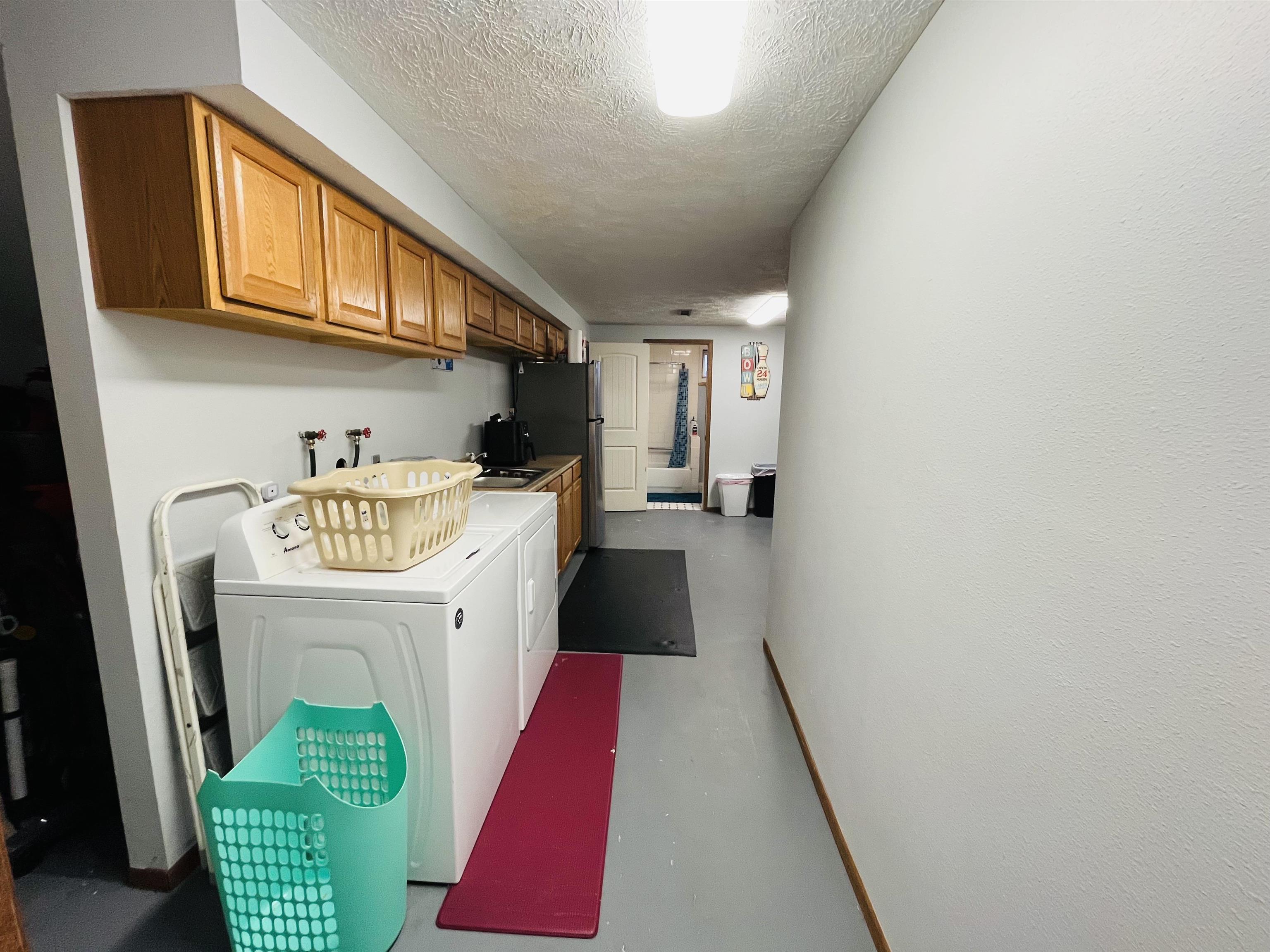 526 W Regina Ave - Photo 3