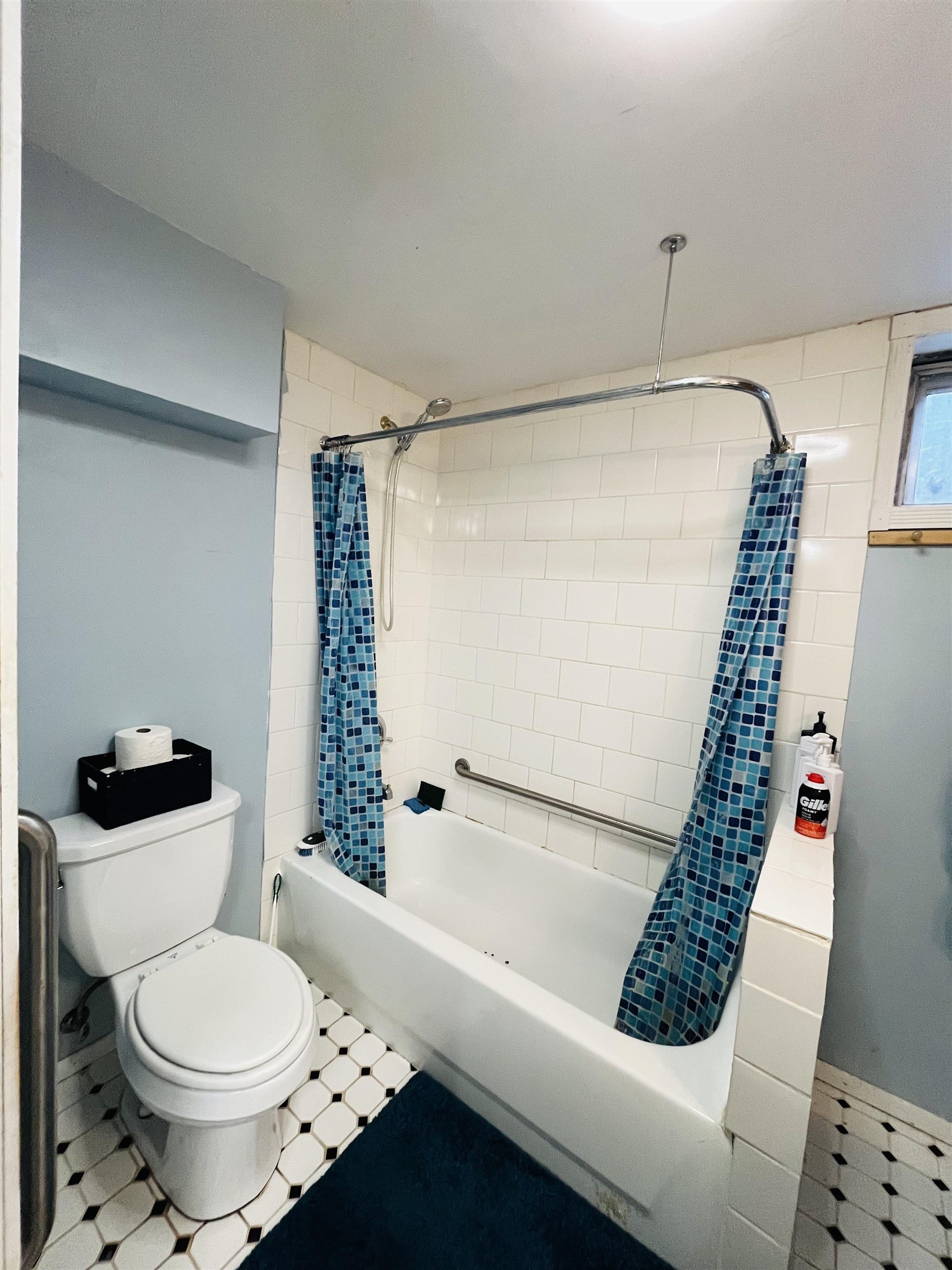 526 W Regina Ave - Photo 4