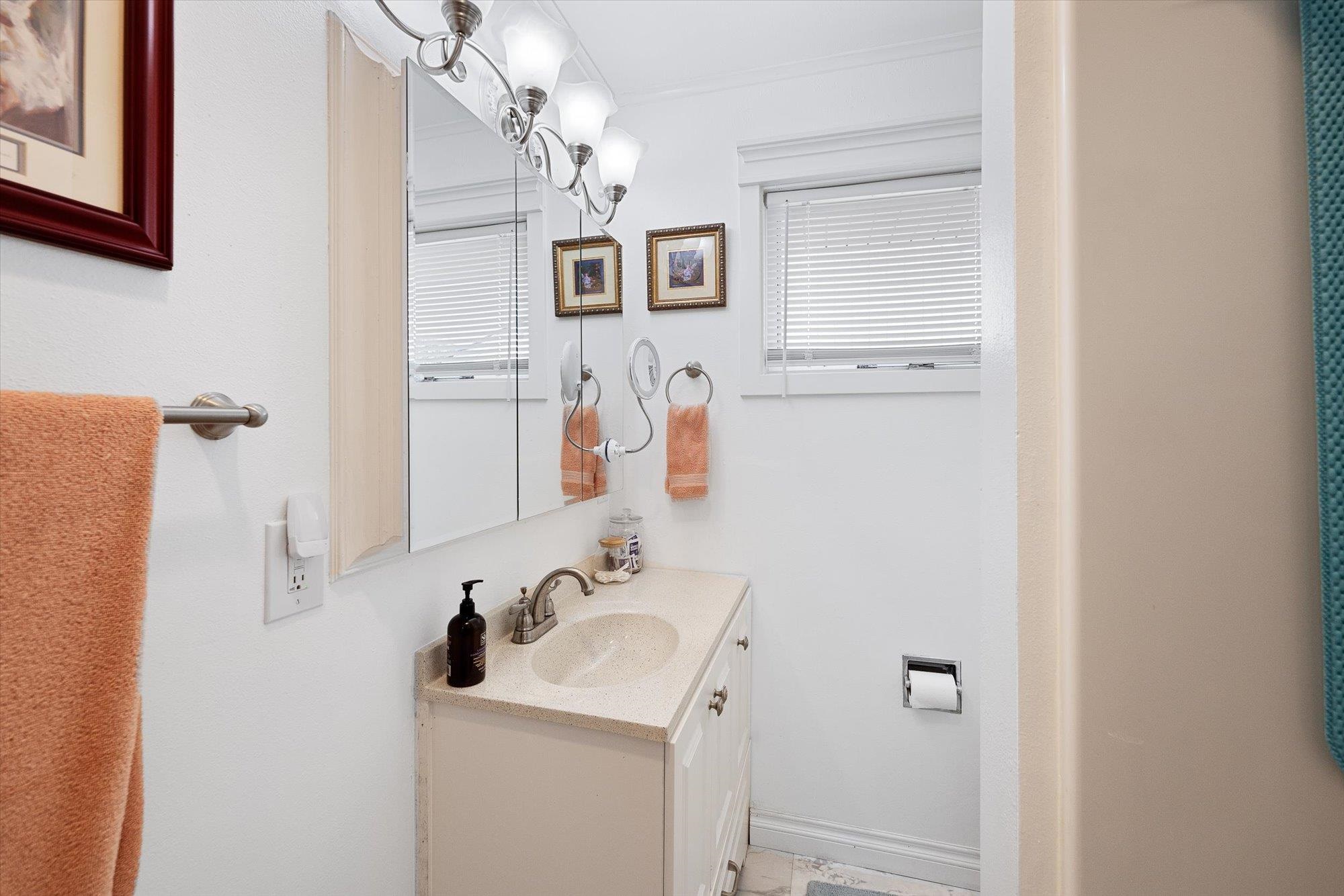 2502 N ELLA Rd - Photo 17