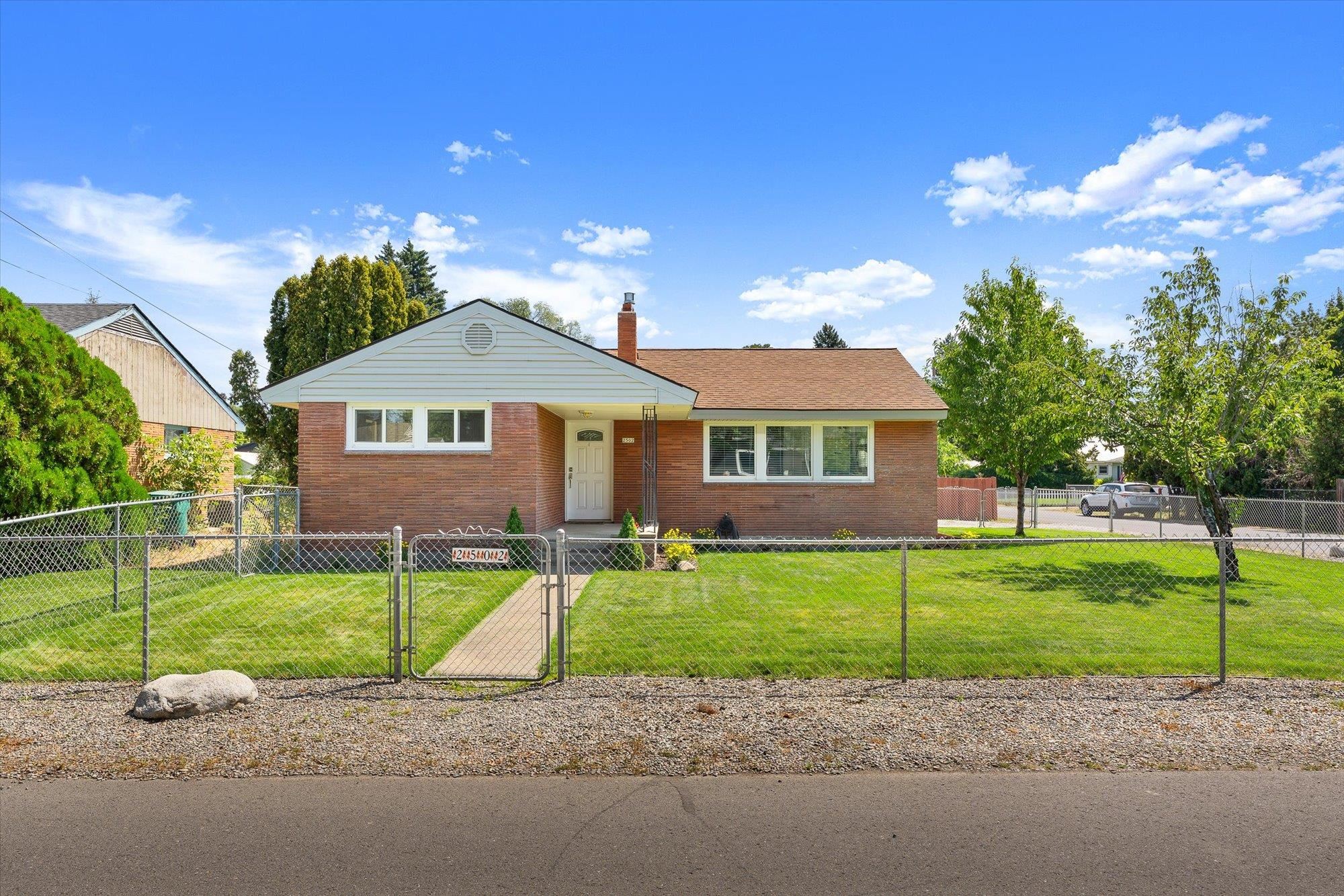 2502 N ELLA Rd - Photo 3
