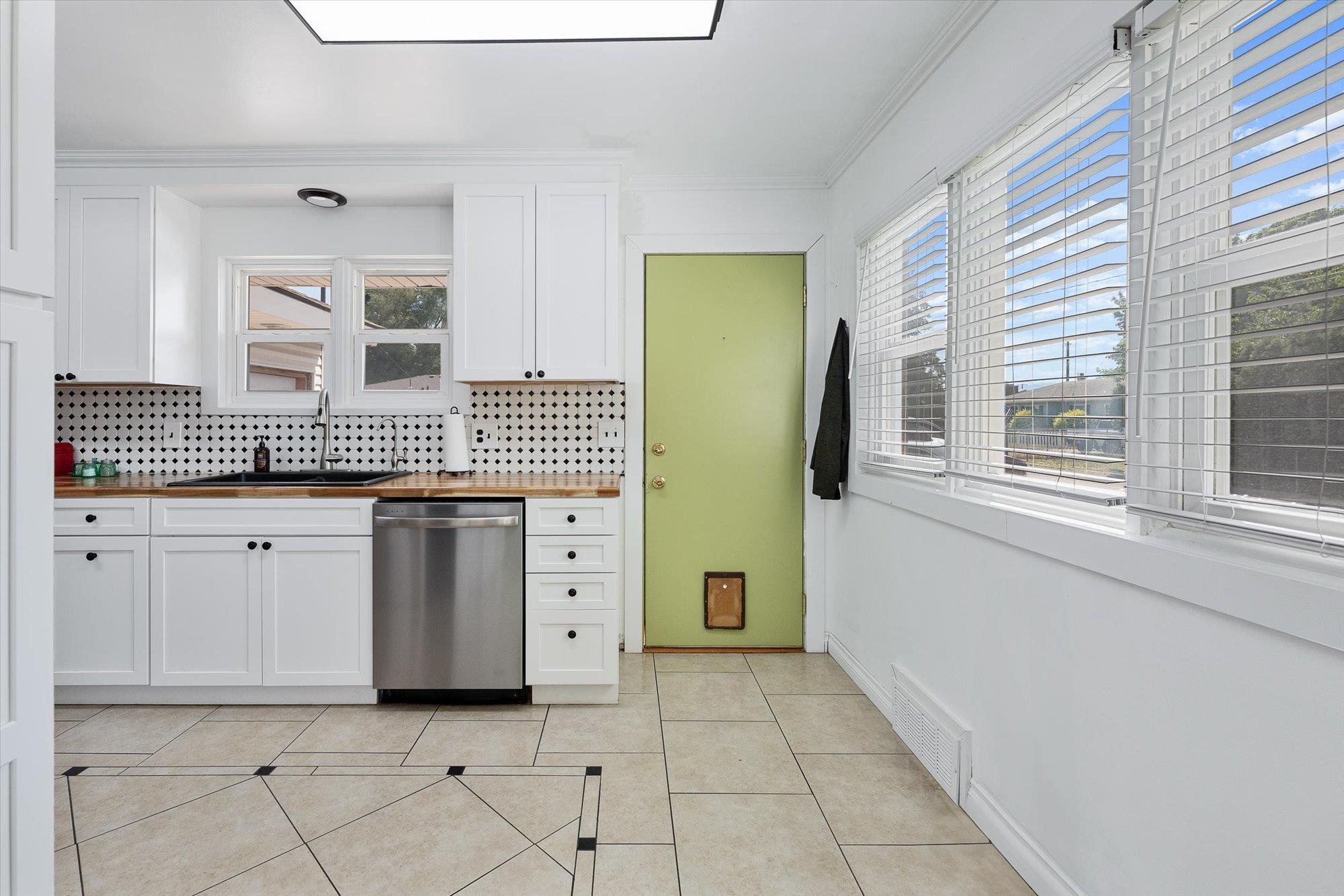 2502 N ELLA Rd - Photo 8