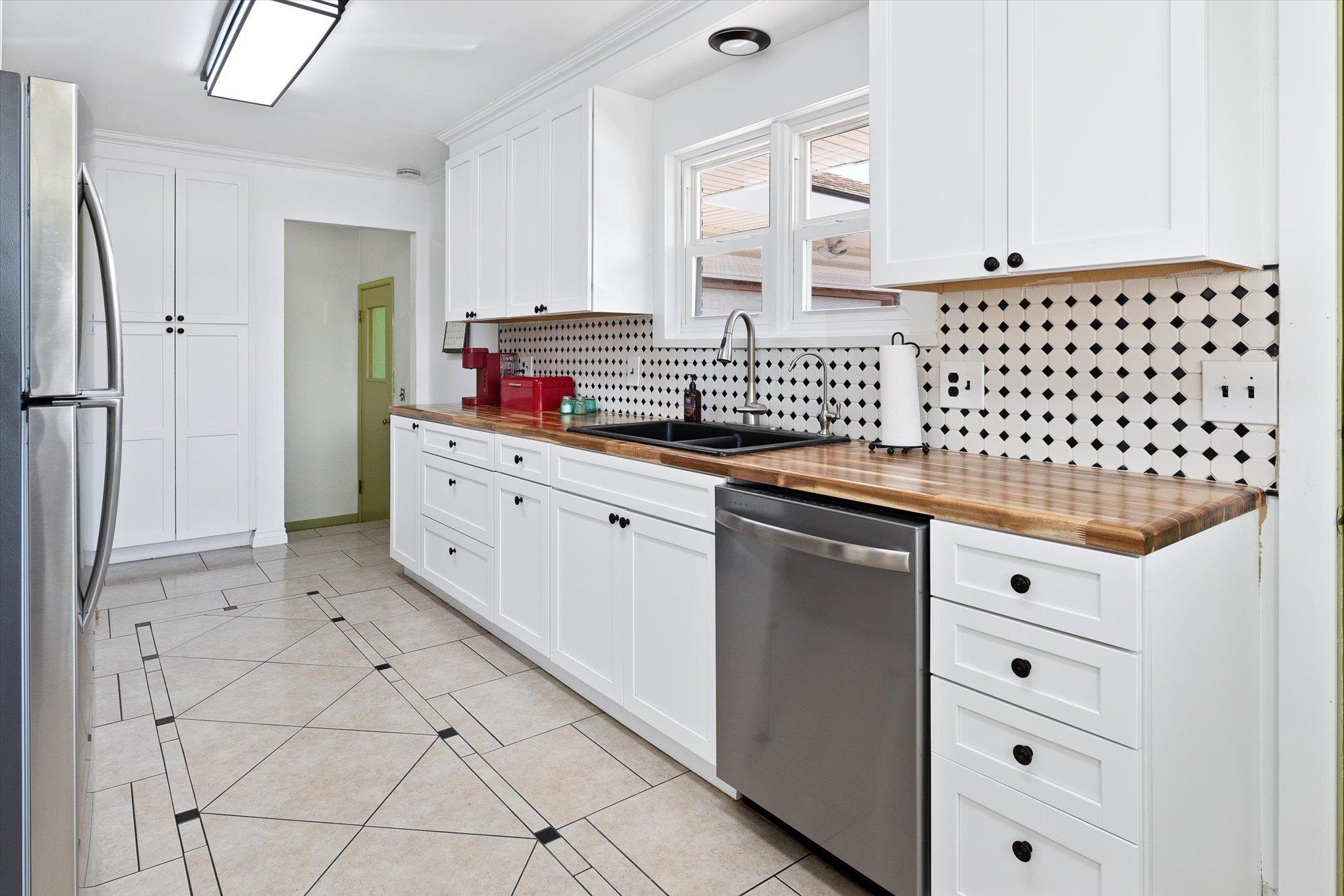 2502 N ELLA Rd - Photo 9
