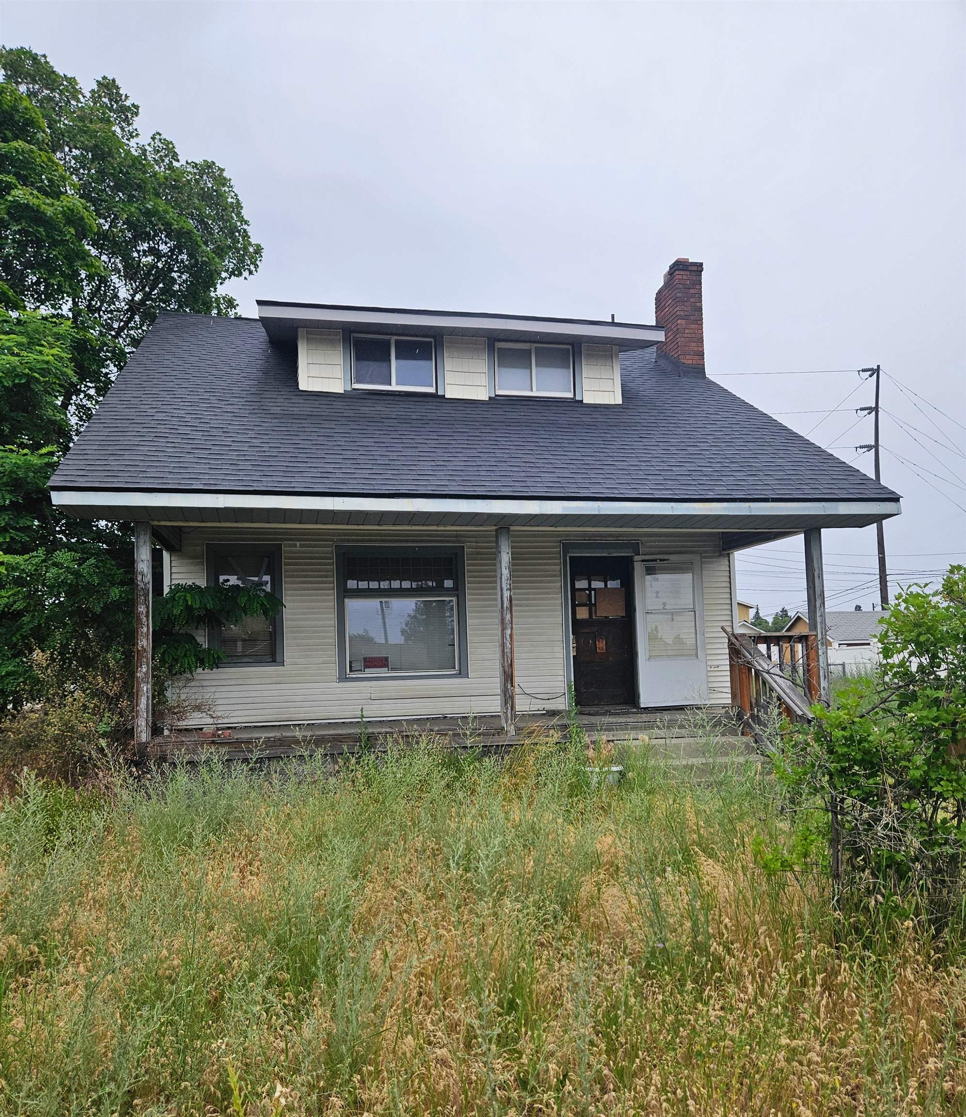 1221 E Indiana Ave - Photo 1