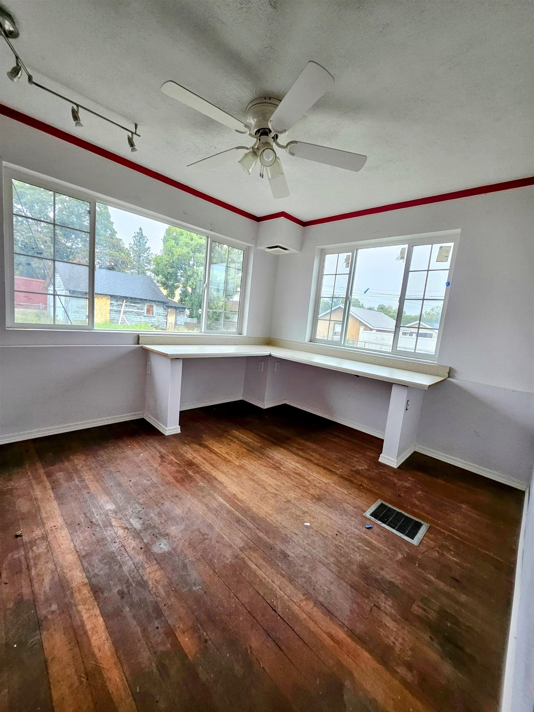 1221 E Indiana Ave - Photo 2